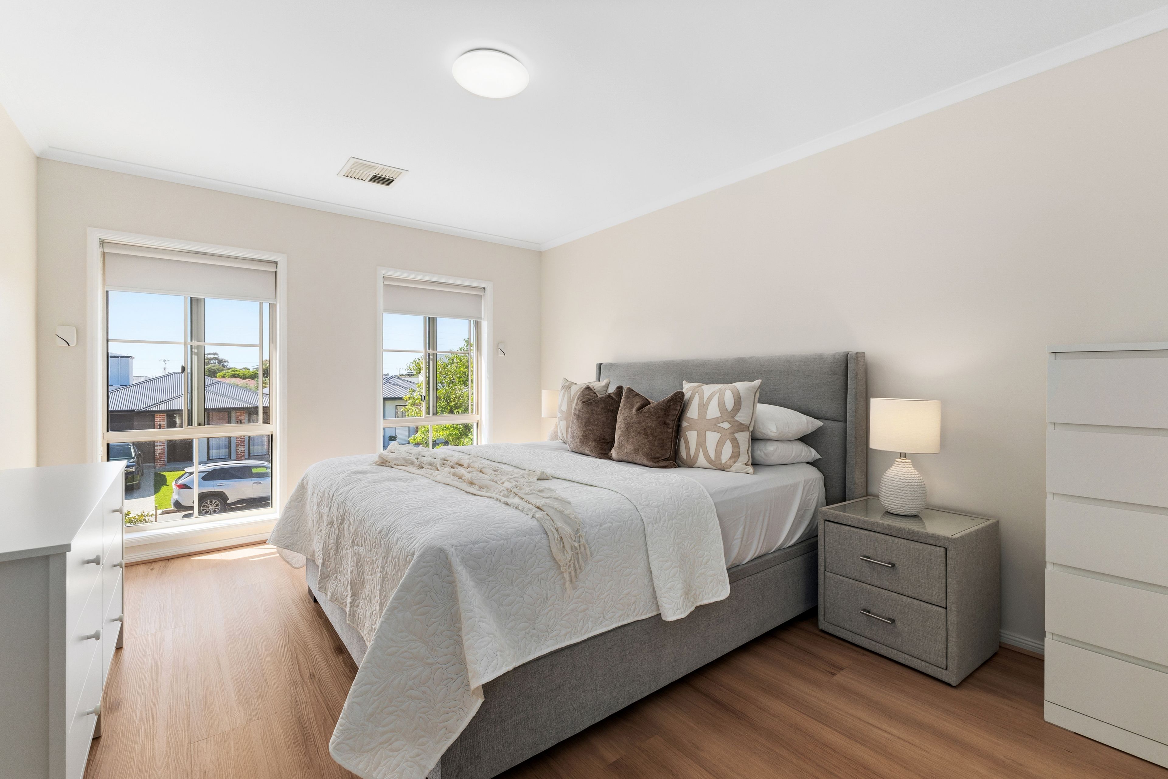 12 York Avenue East — photo 18 of 25