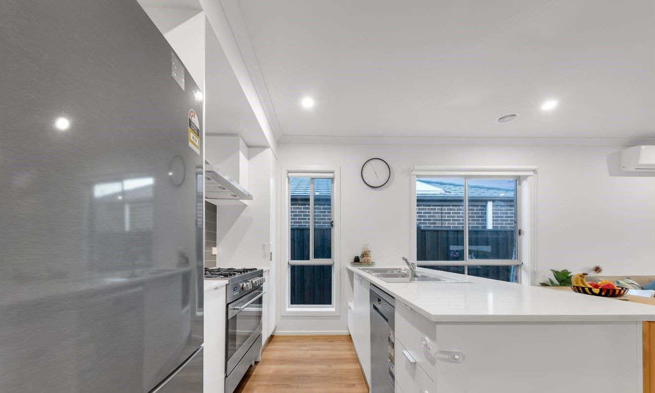 34 Diplomat Crescent, Cranbourne South, VIC 3977