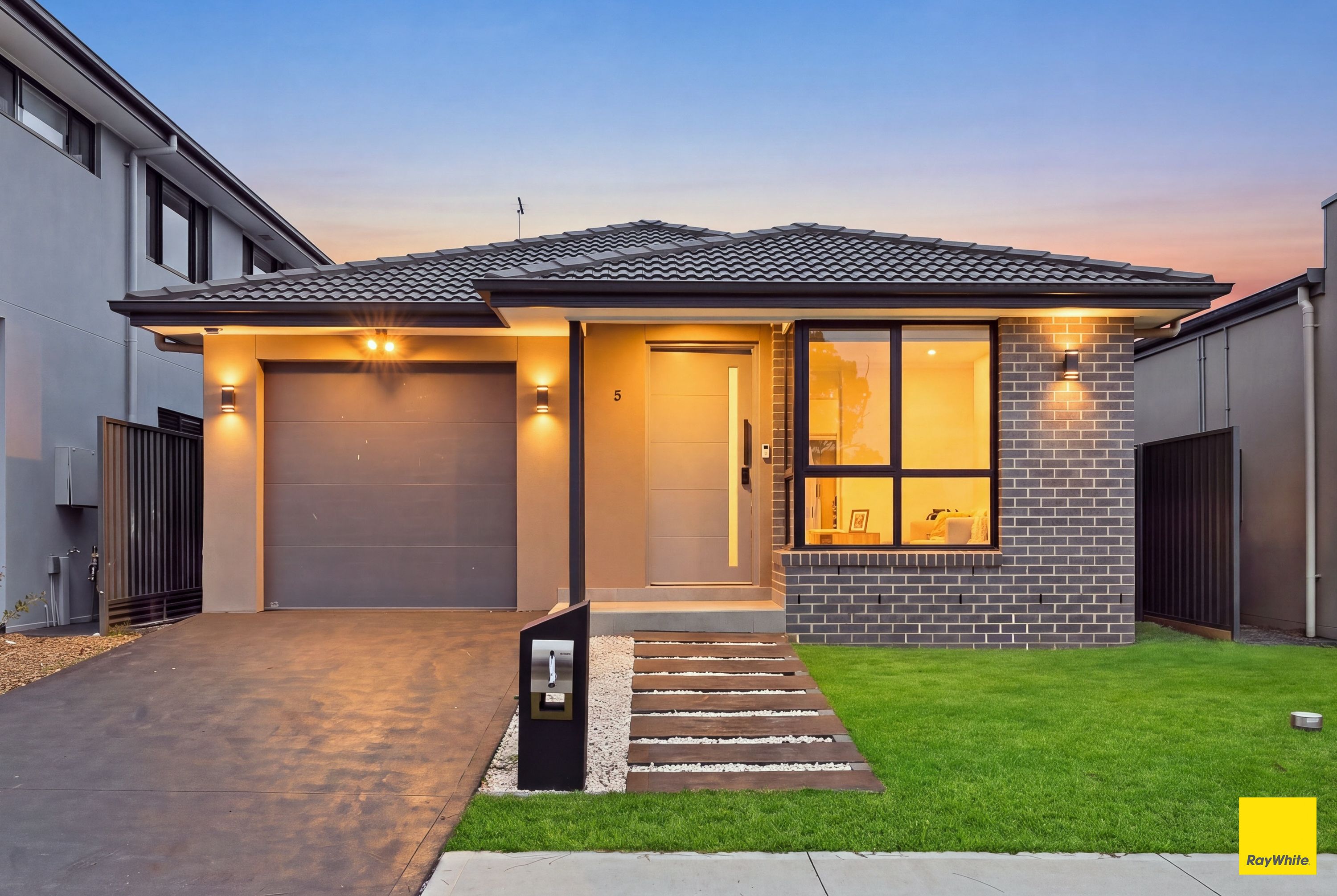 5 Kebblewhite Street (Nirimba Fields), — photo from Ray White United Group - Quakers Hill