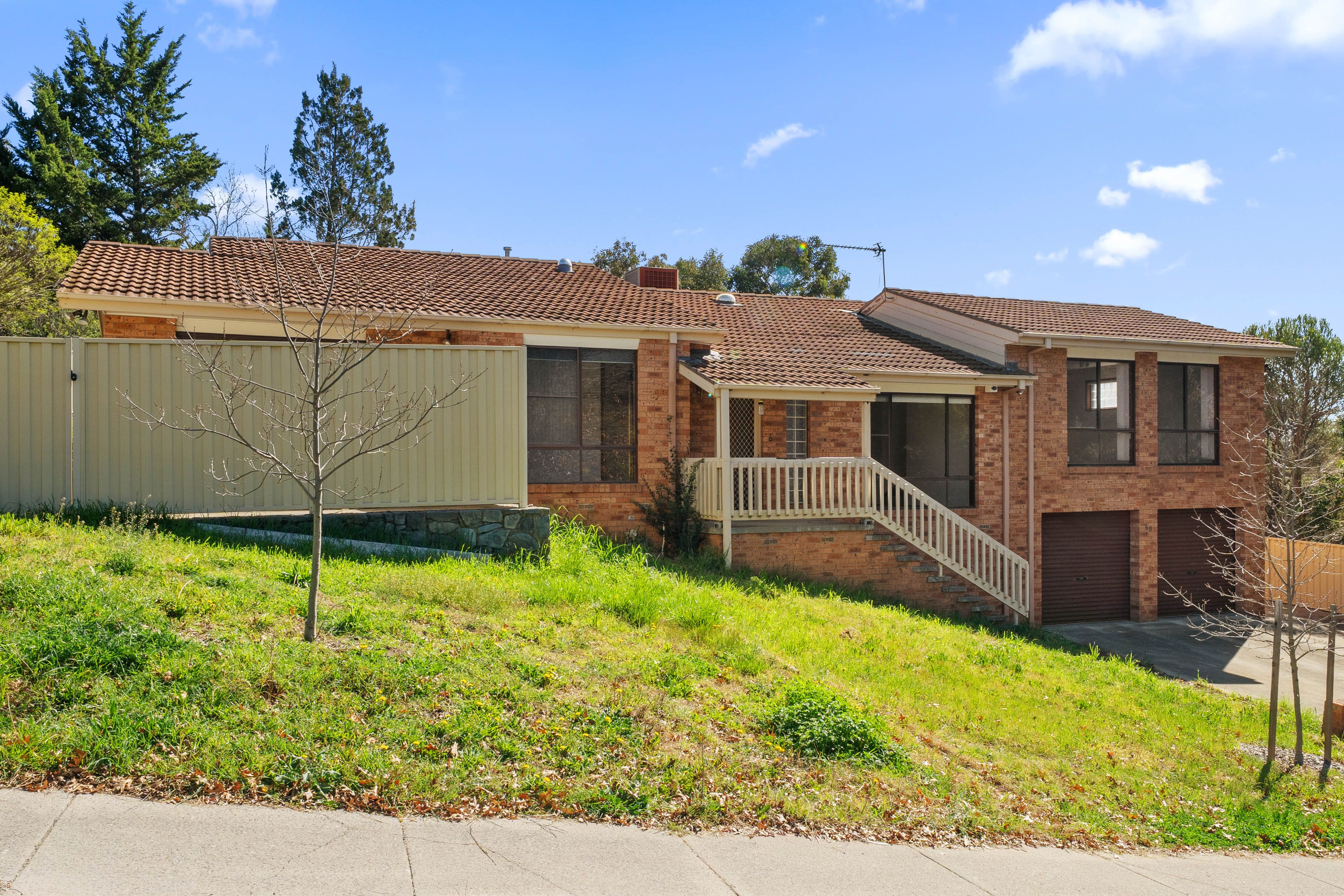 60 Vonwiller Crescent — photo 3 of 25