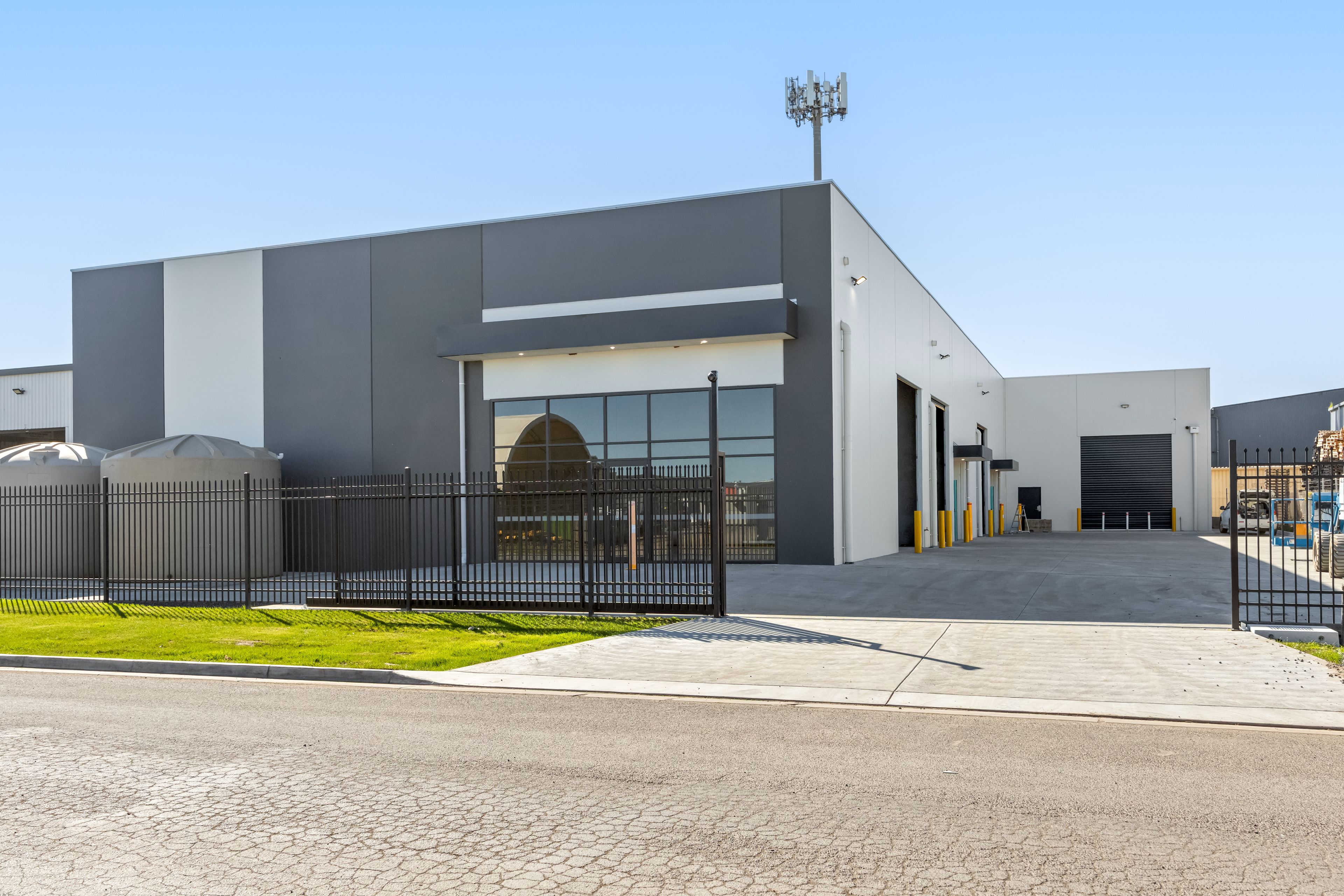 1 & 2/5 Builders Close, Wendouree, VIC 3355