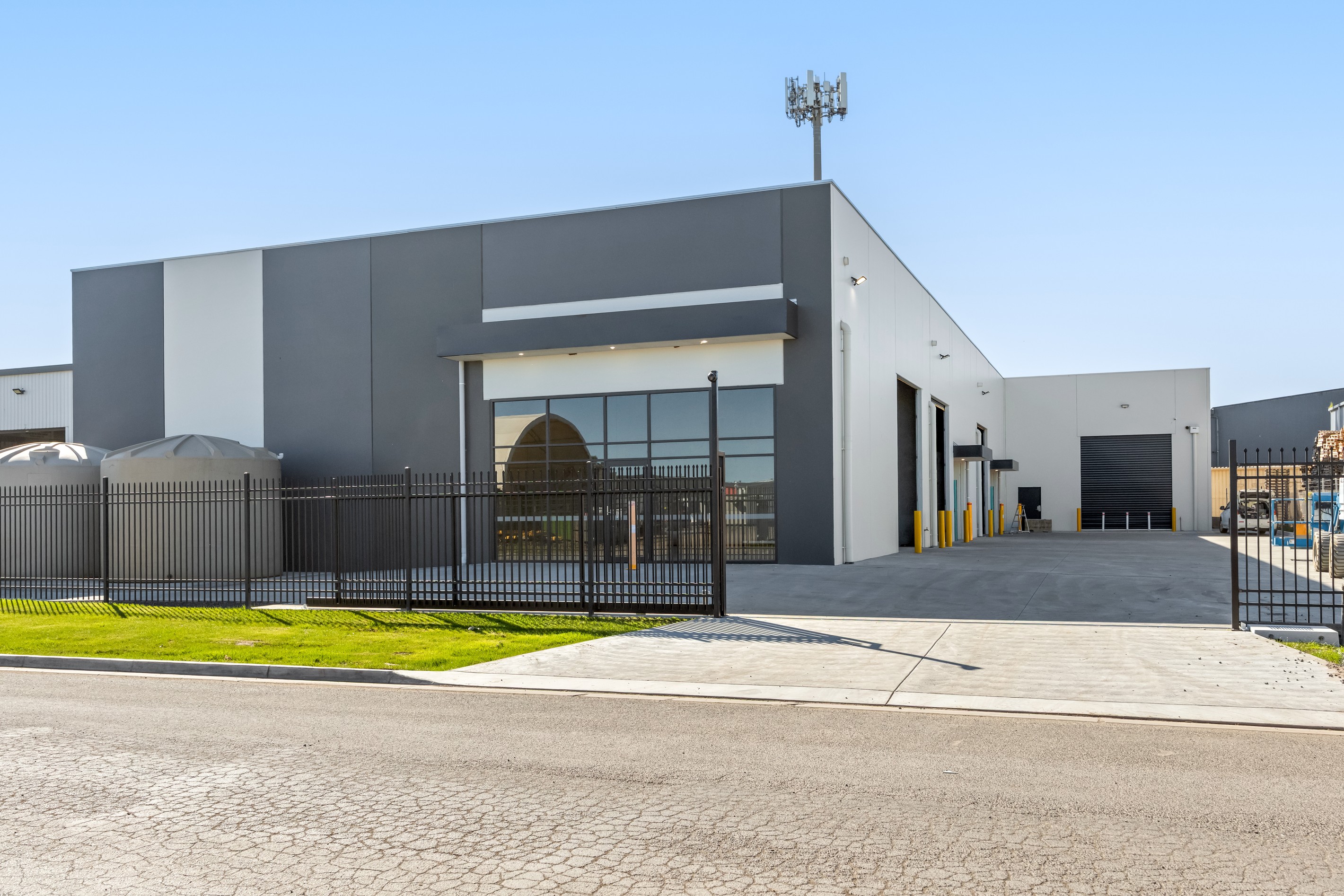1 & 2/5 Builders Close, Wendouree, VIC 3355