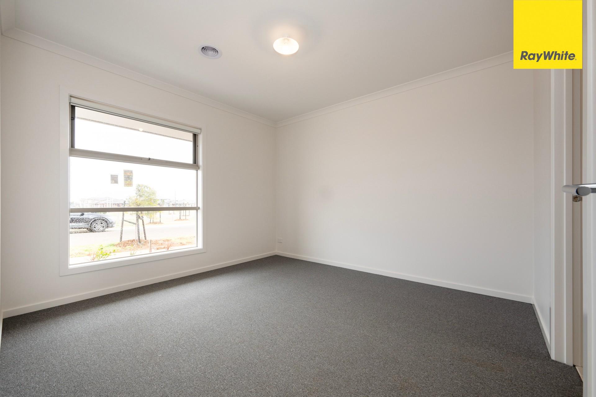 4 Allez Road, THORNHILL PARK, VIC 3335