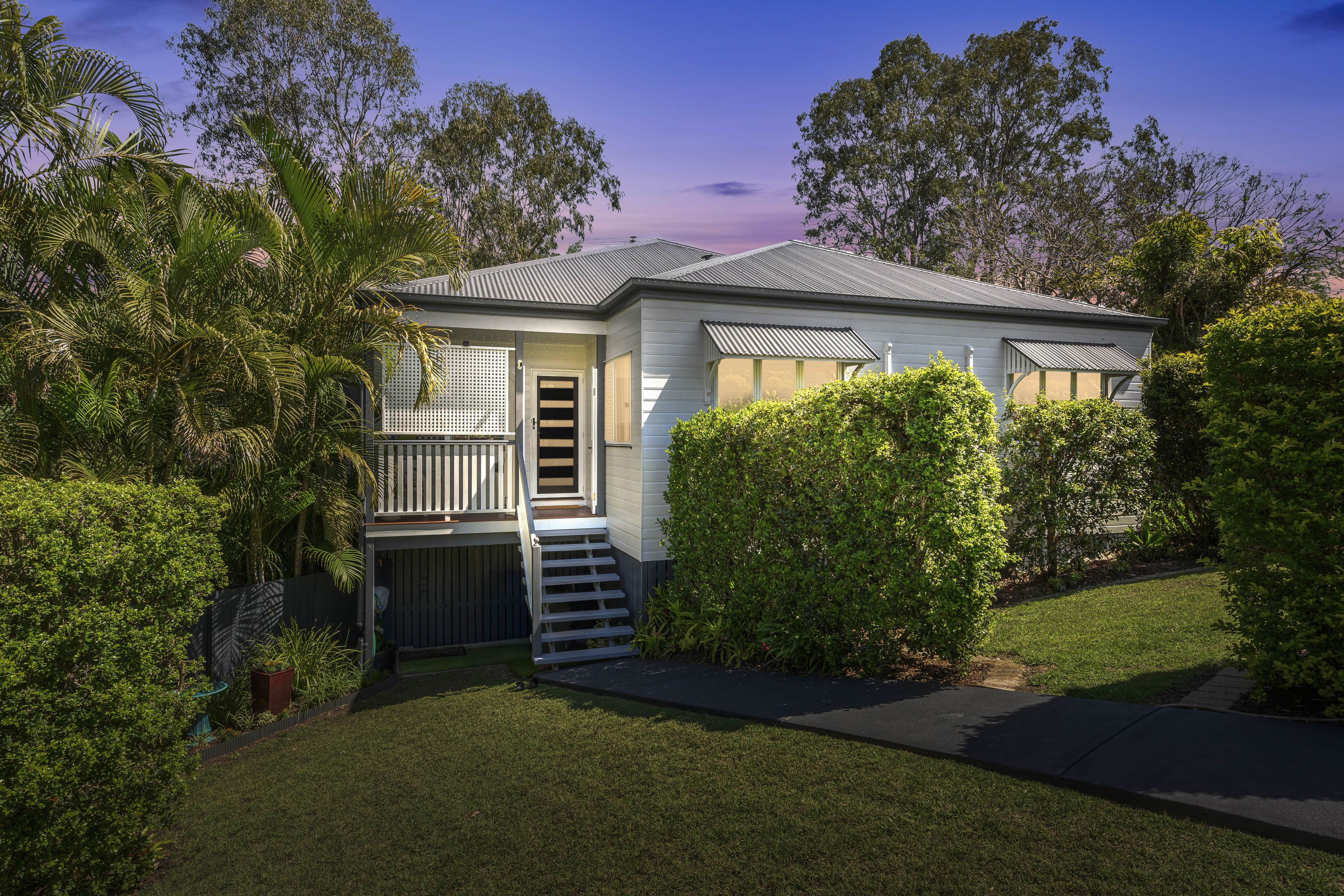 5 Loftus Place, Arana Hills, QLD 4054