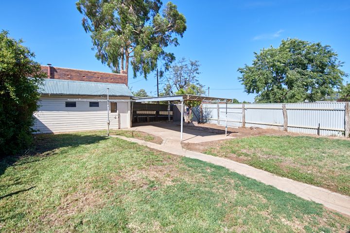 198 Edward Street — photo 11 of 12