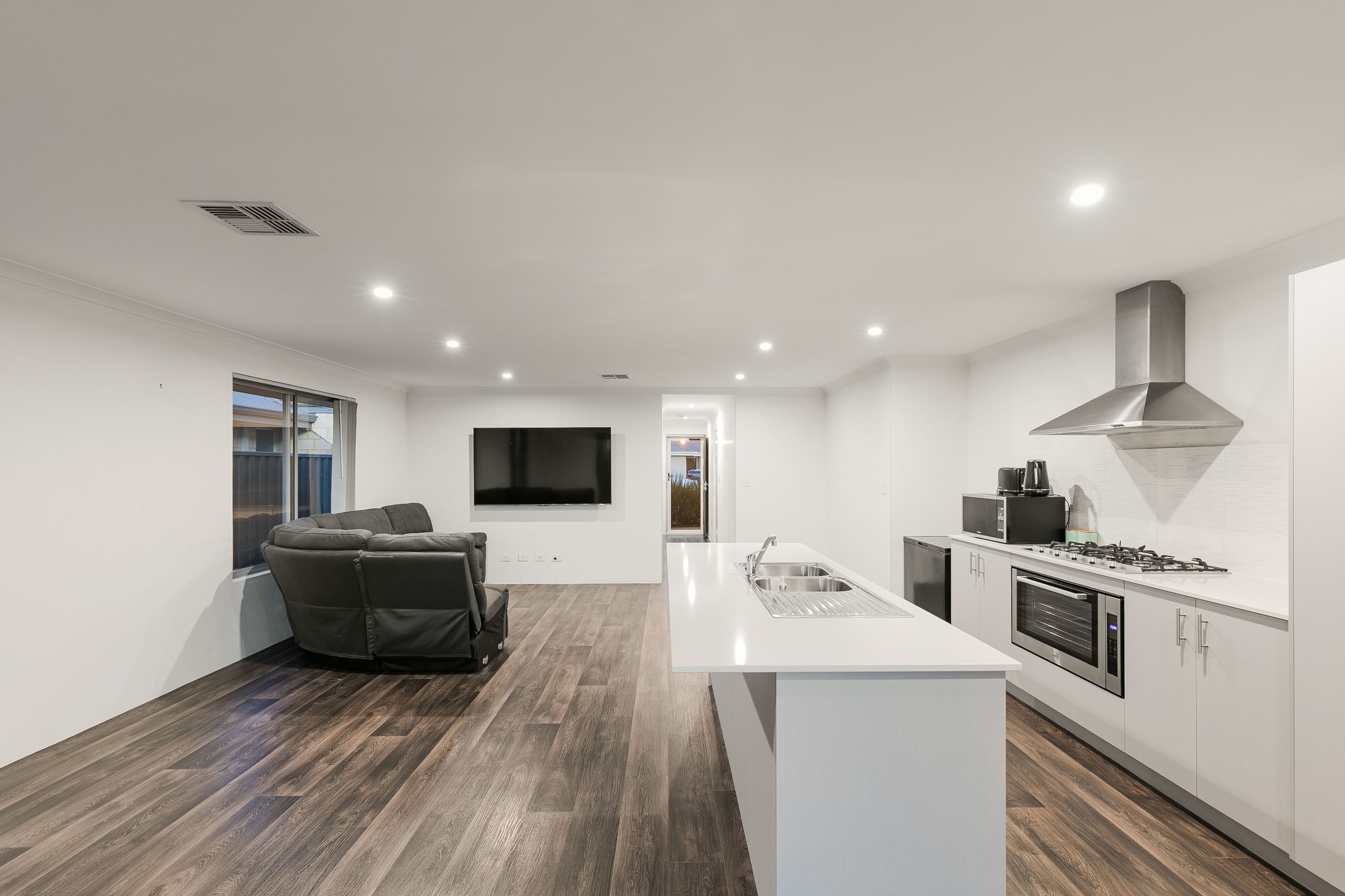 25 Andalusian Avenue — photo 7 of 16