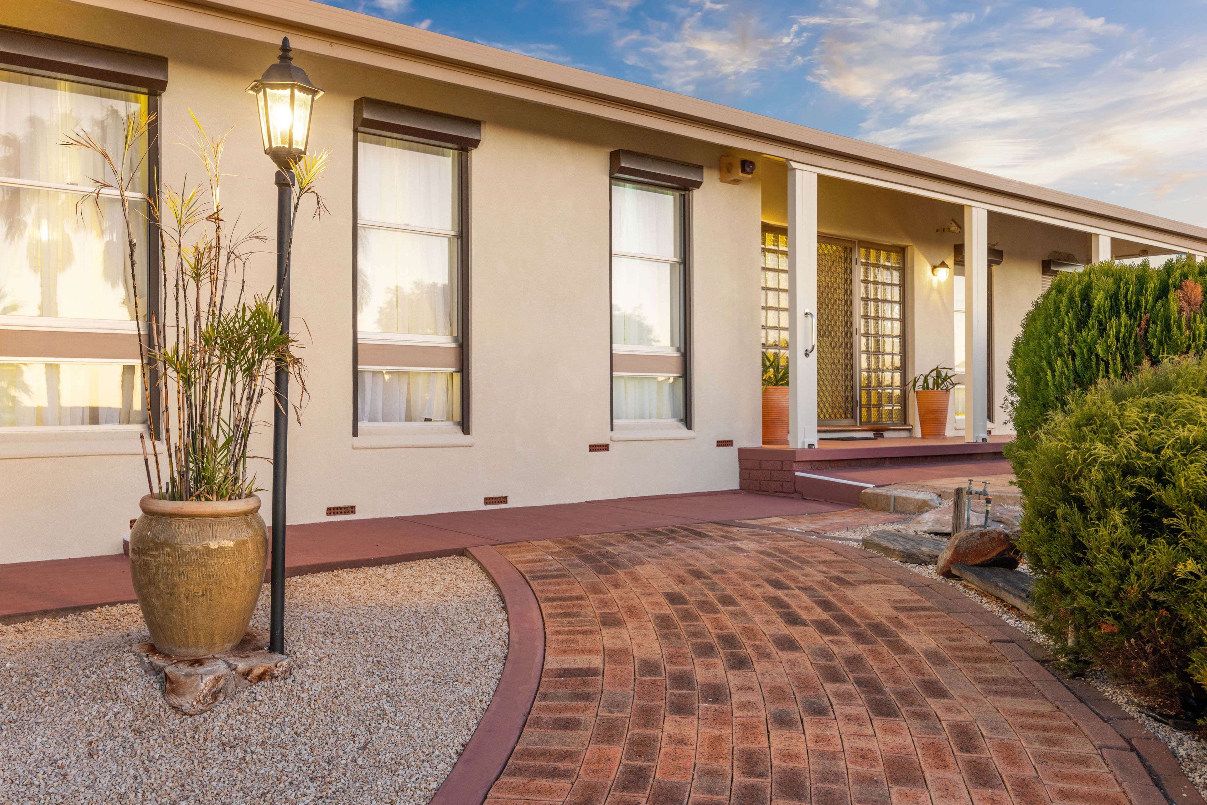 10 Intrepid Crescent, Hallett Cove, SA 5158