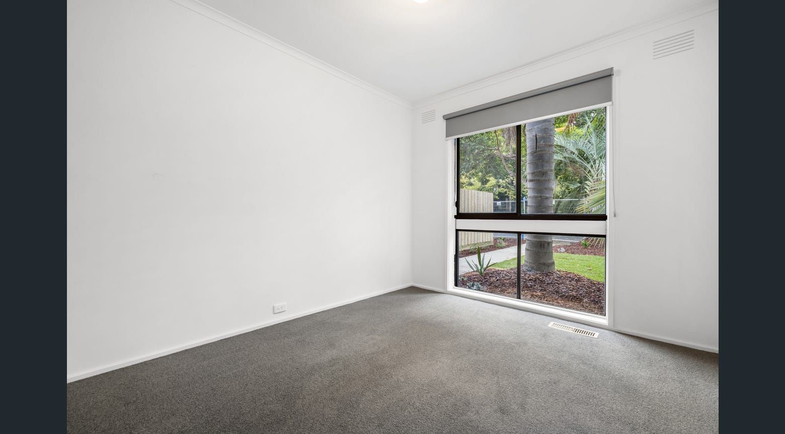 1/4 Louisa Street — photo 15 of 17