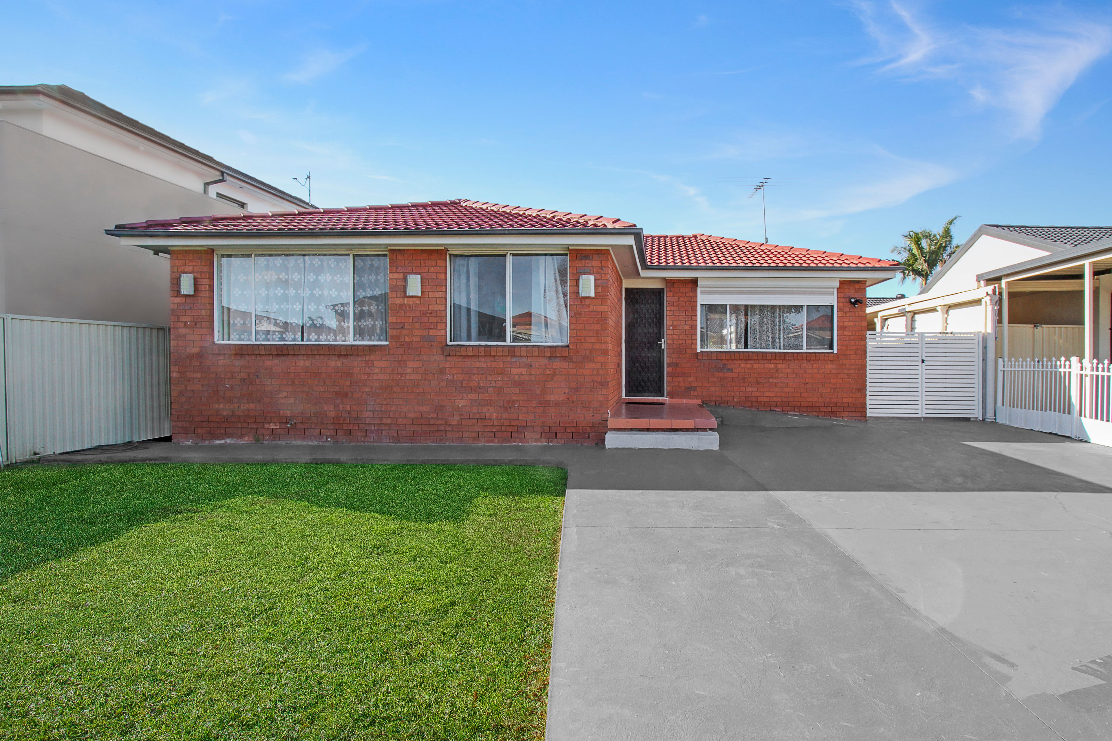 104 & 104a Sweethaven Road, GREENFIELD PARK, NSW 2176