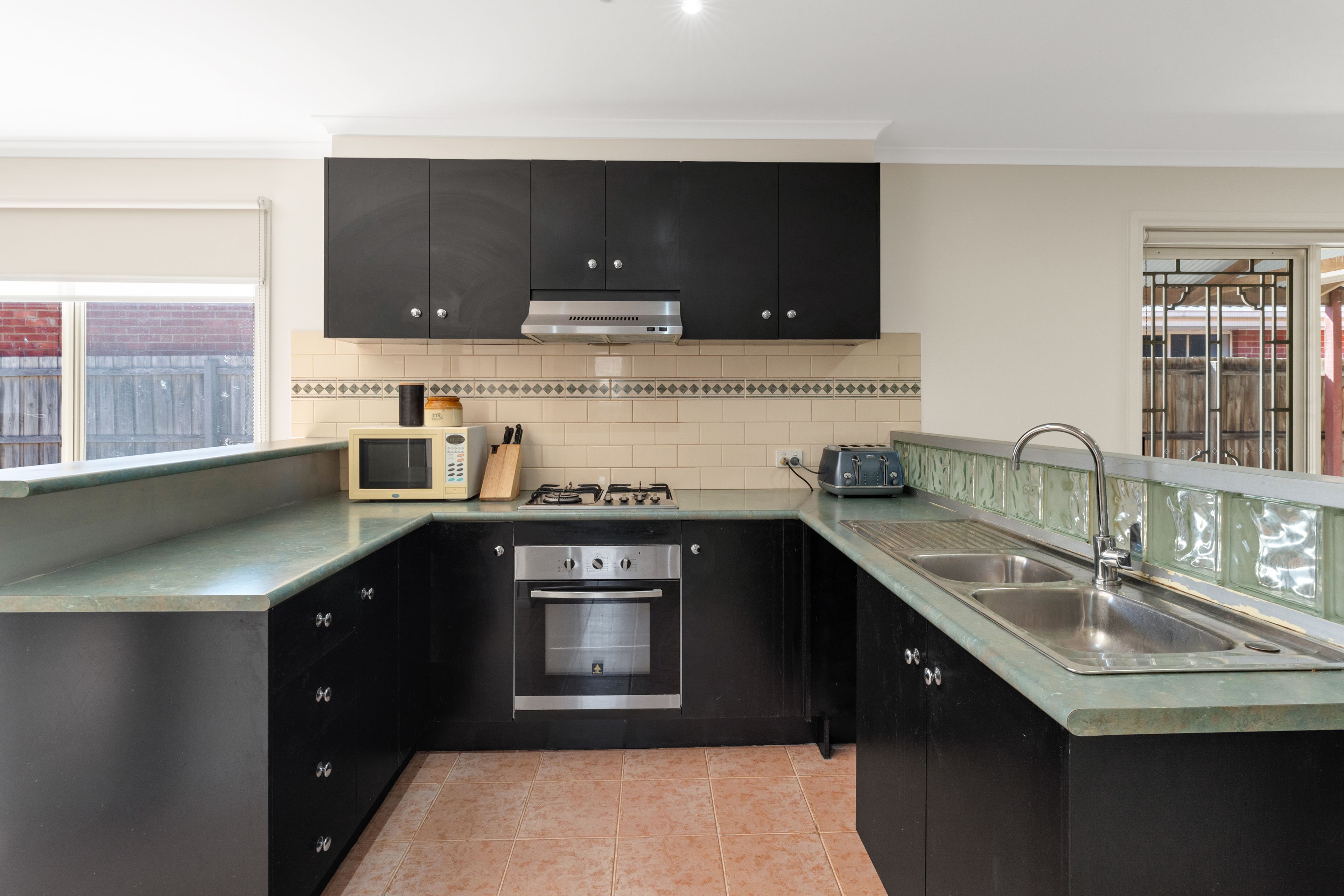 6 Jamieson Close — photo 8 of 12