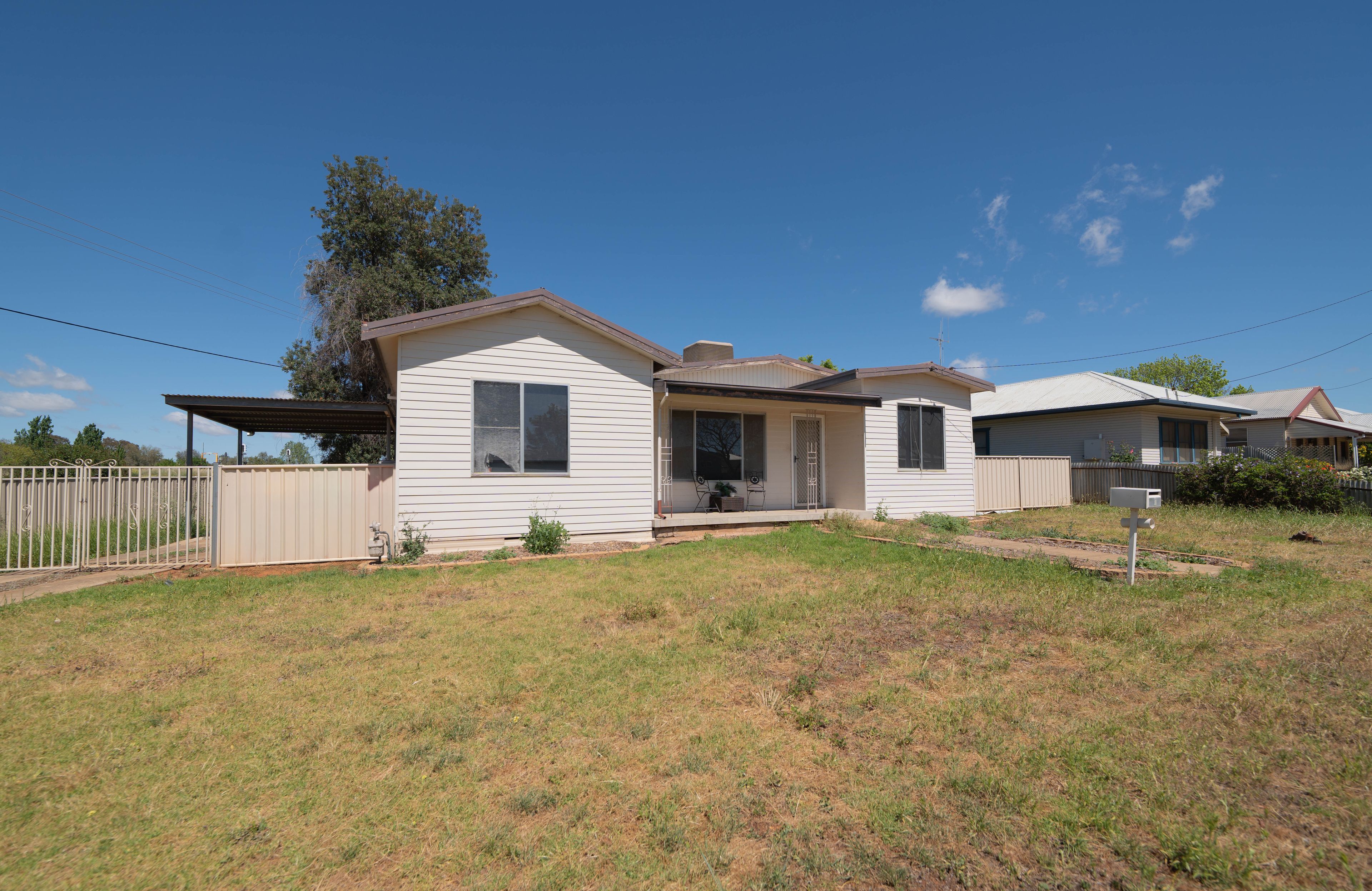 1 Macarthur Street , Parkes NSW 2870