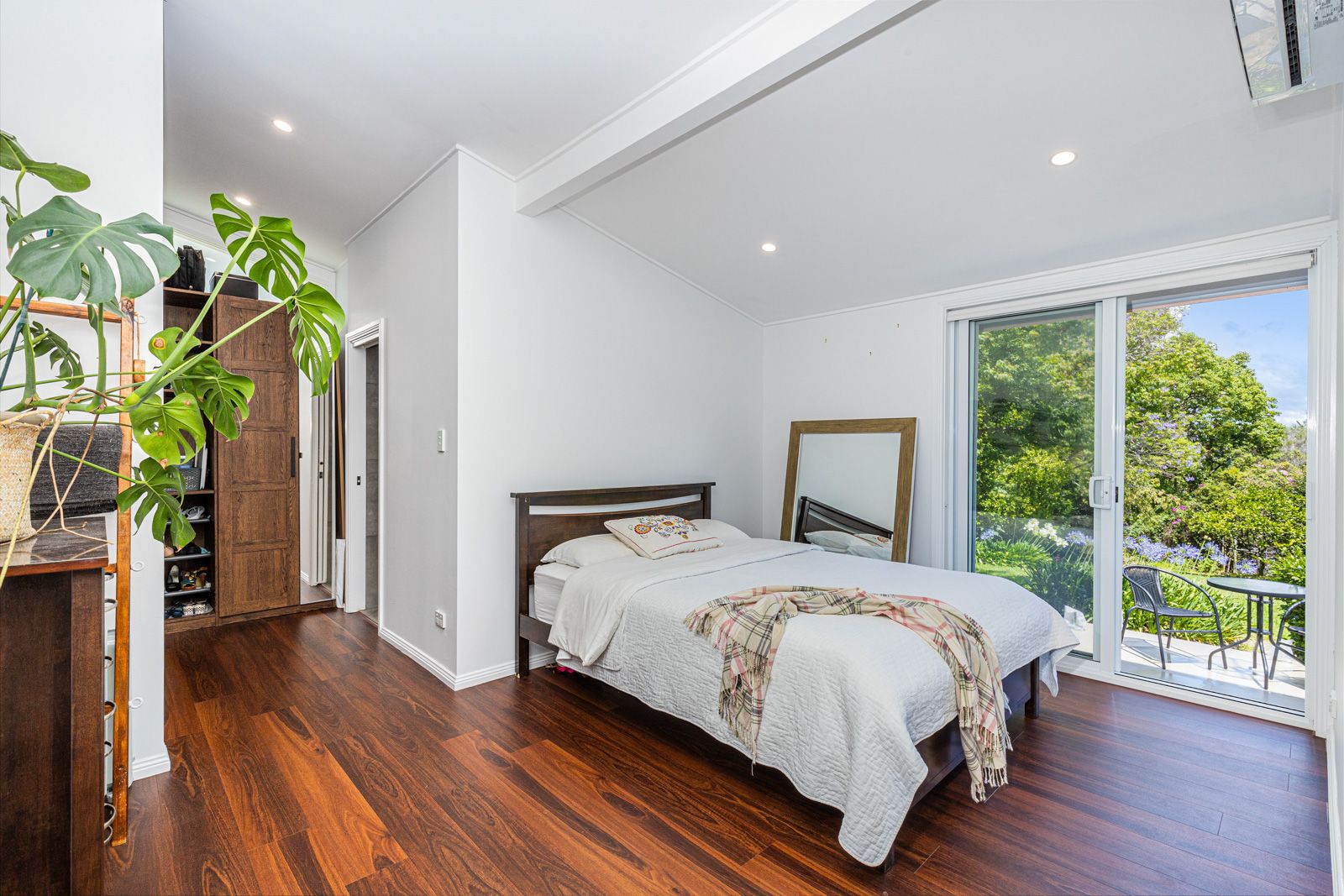 16 Curtin Avenue — photo 5 of 9