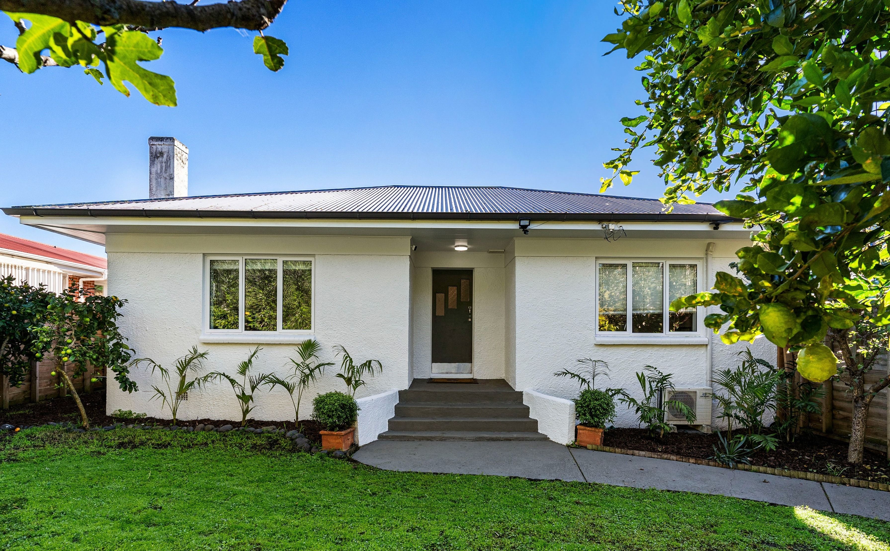 12 Sutherland Road, Point Chevalier, Auckland City