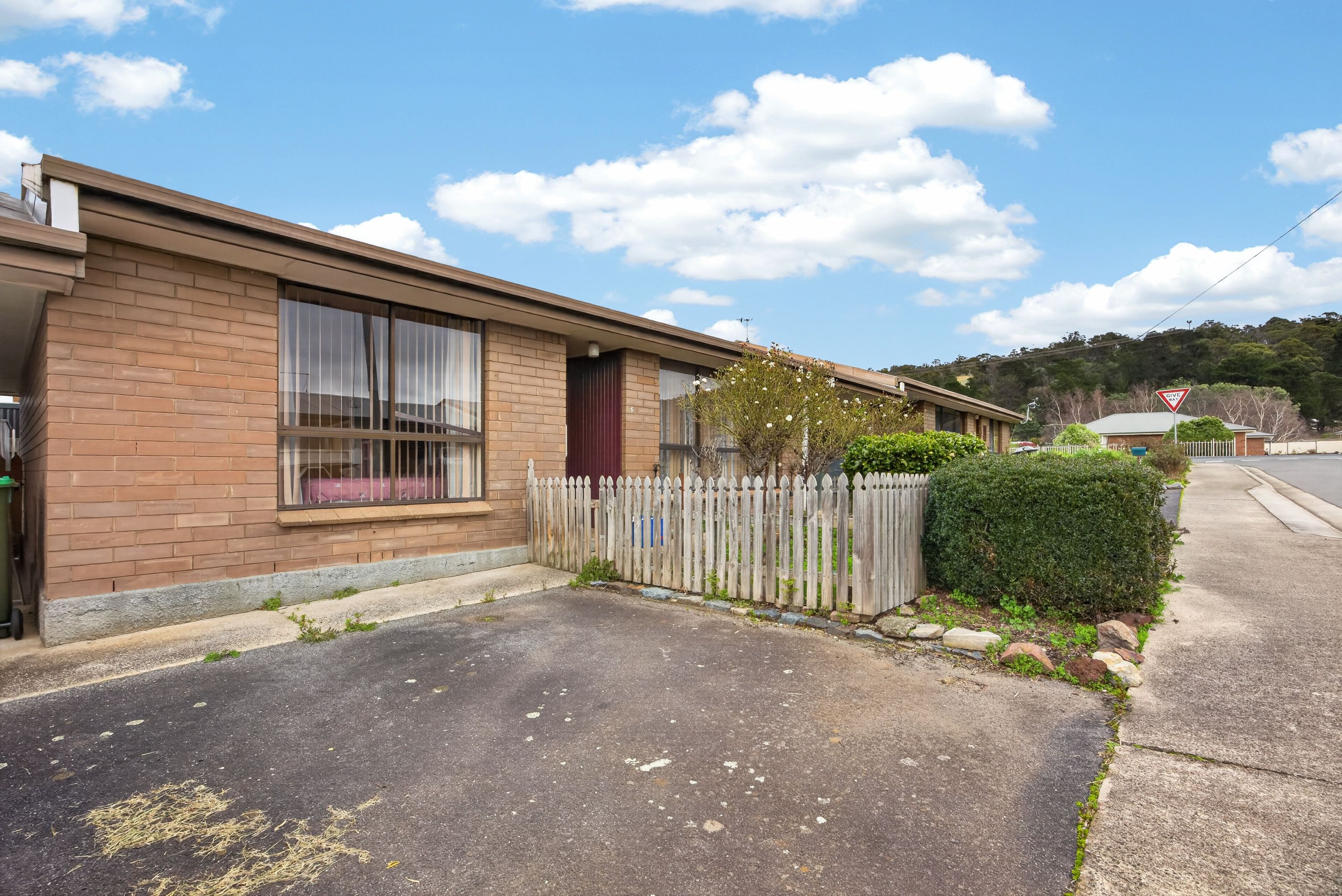 2/162 Weld Street — photo 3 of 30