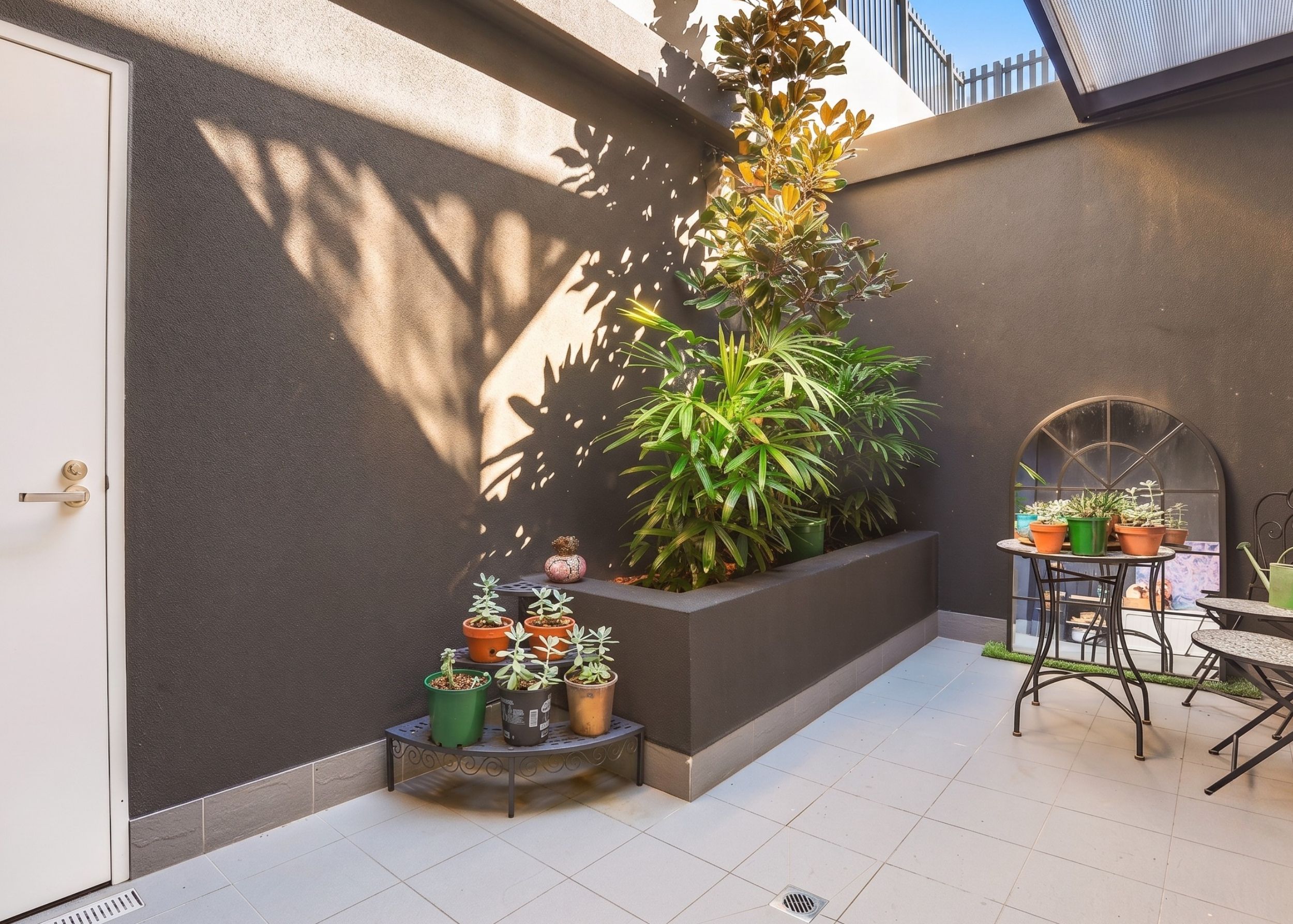 G12/105 Bella Vista Drive — photo 12 of 13