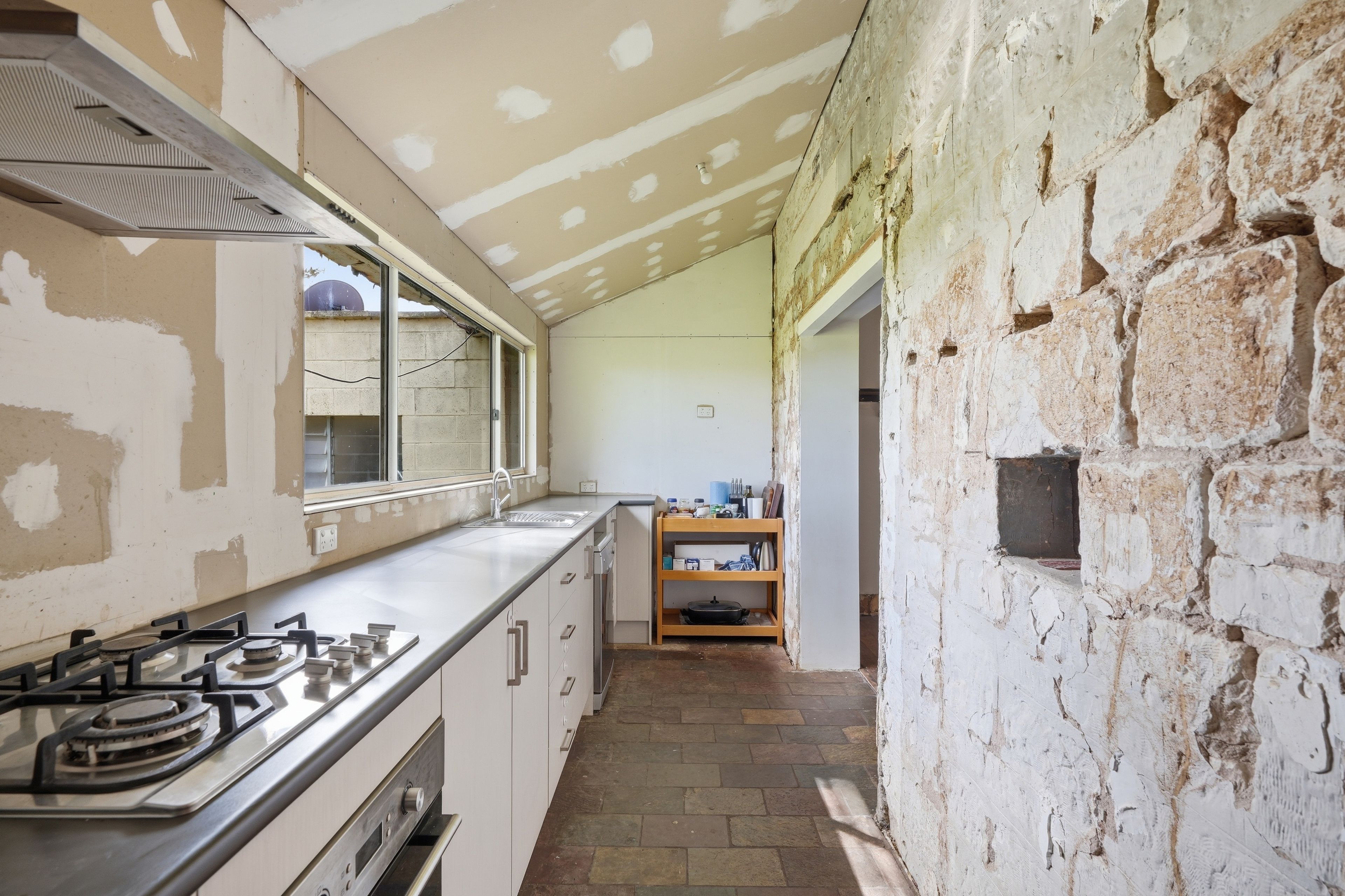 155 Molineux Road. — photo 11 of 30