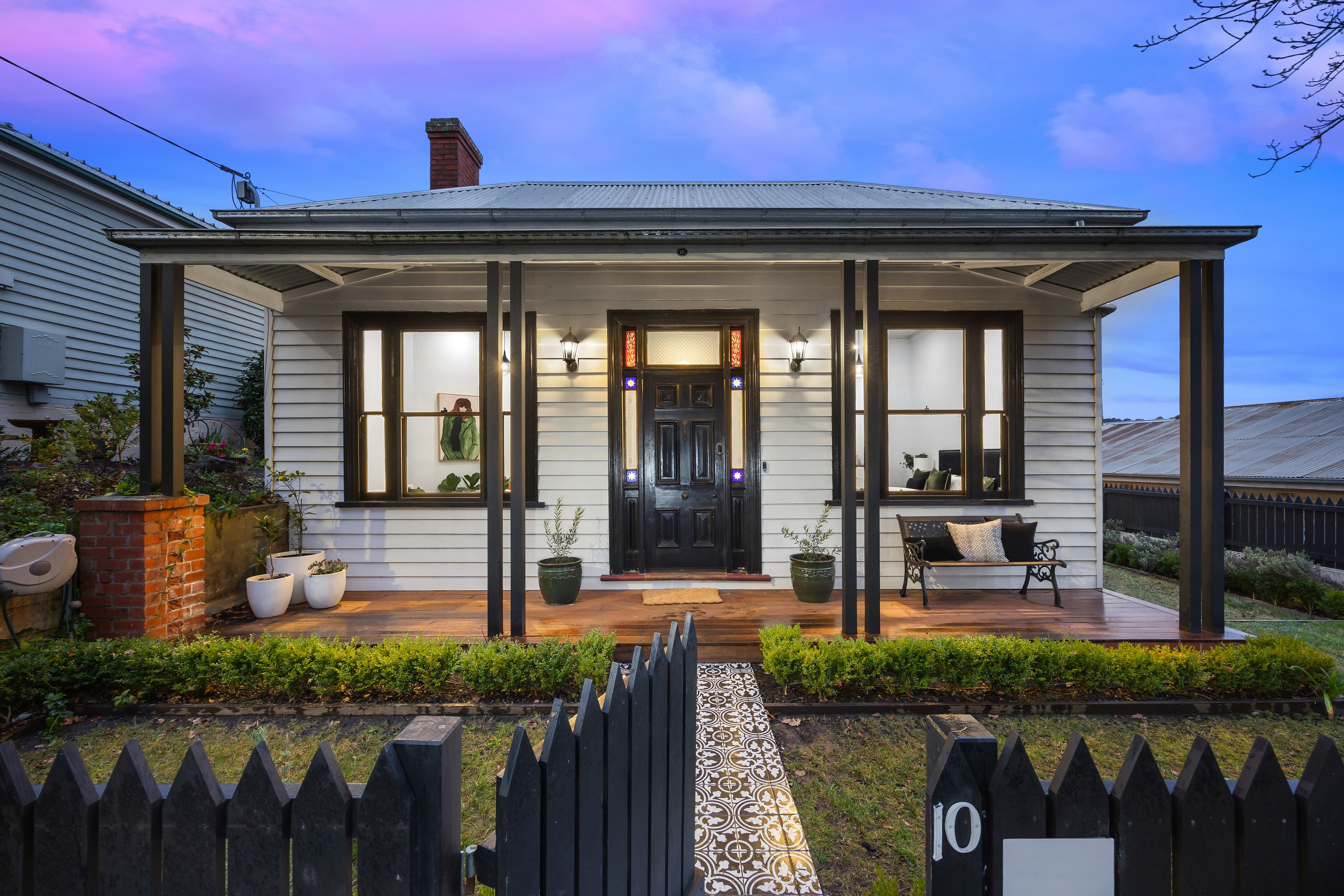 10 Clarendon Street, Soldiers Hill, VIC 3350