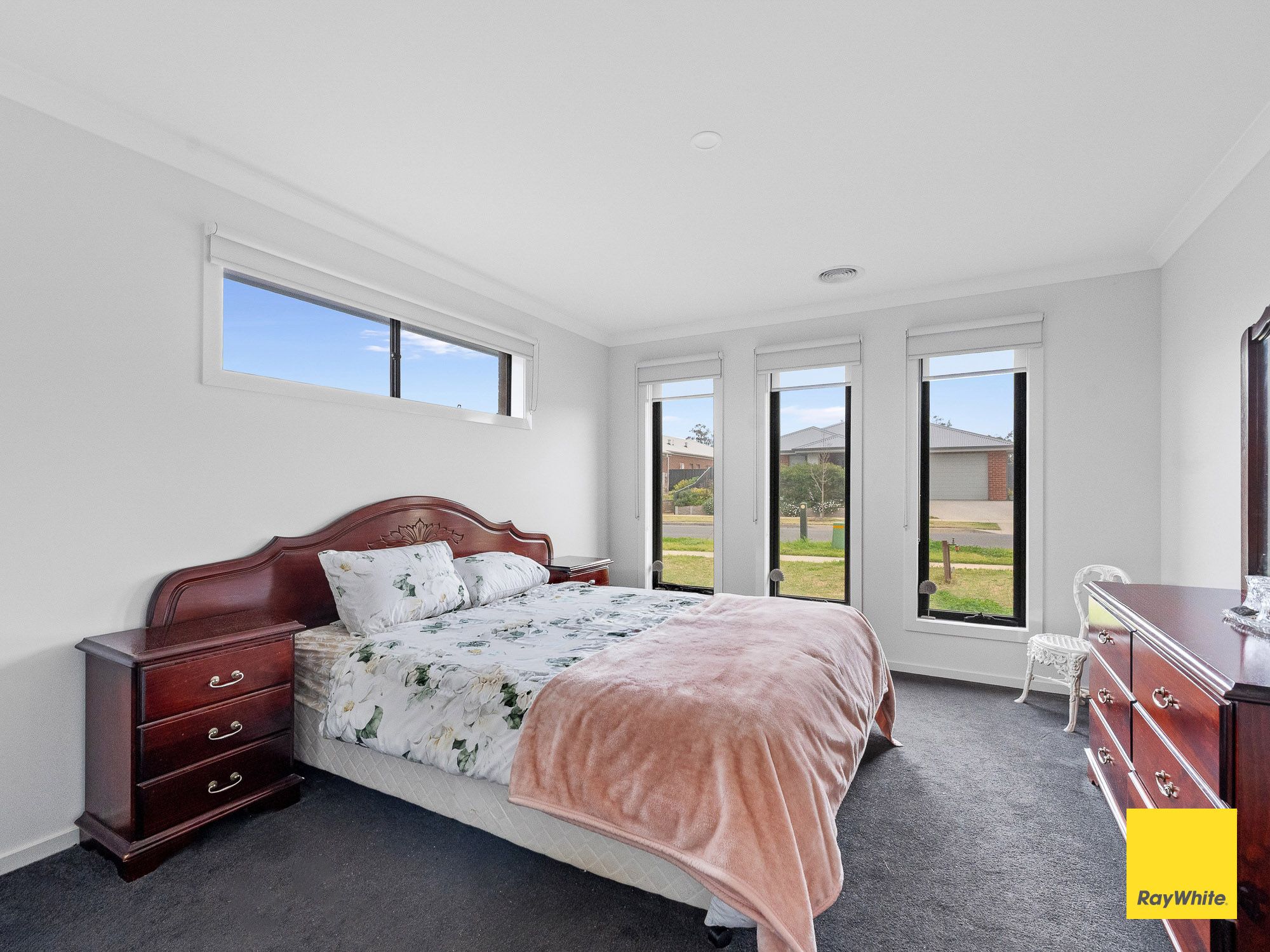 10 Streeton Avenue — photo 8 of 15