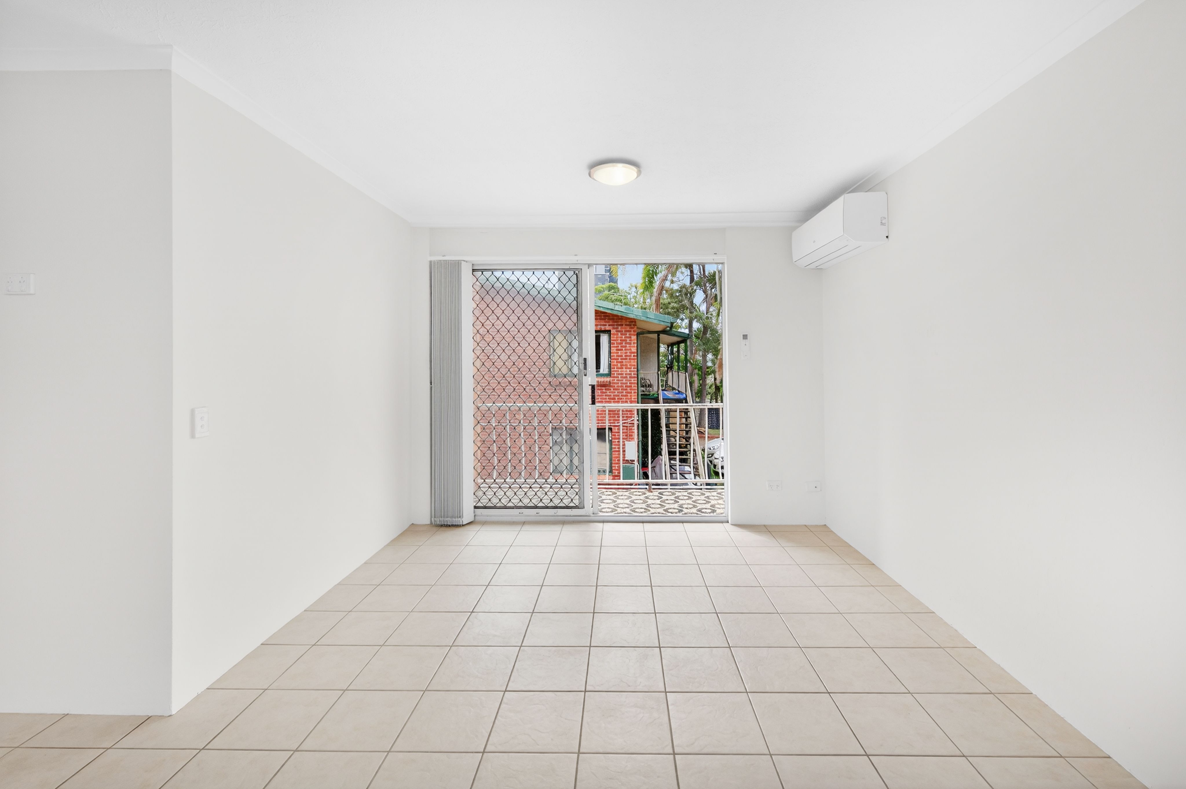 2/25 White Street — photo 10 of 12