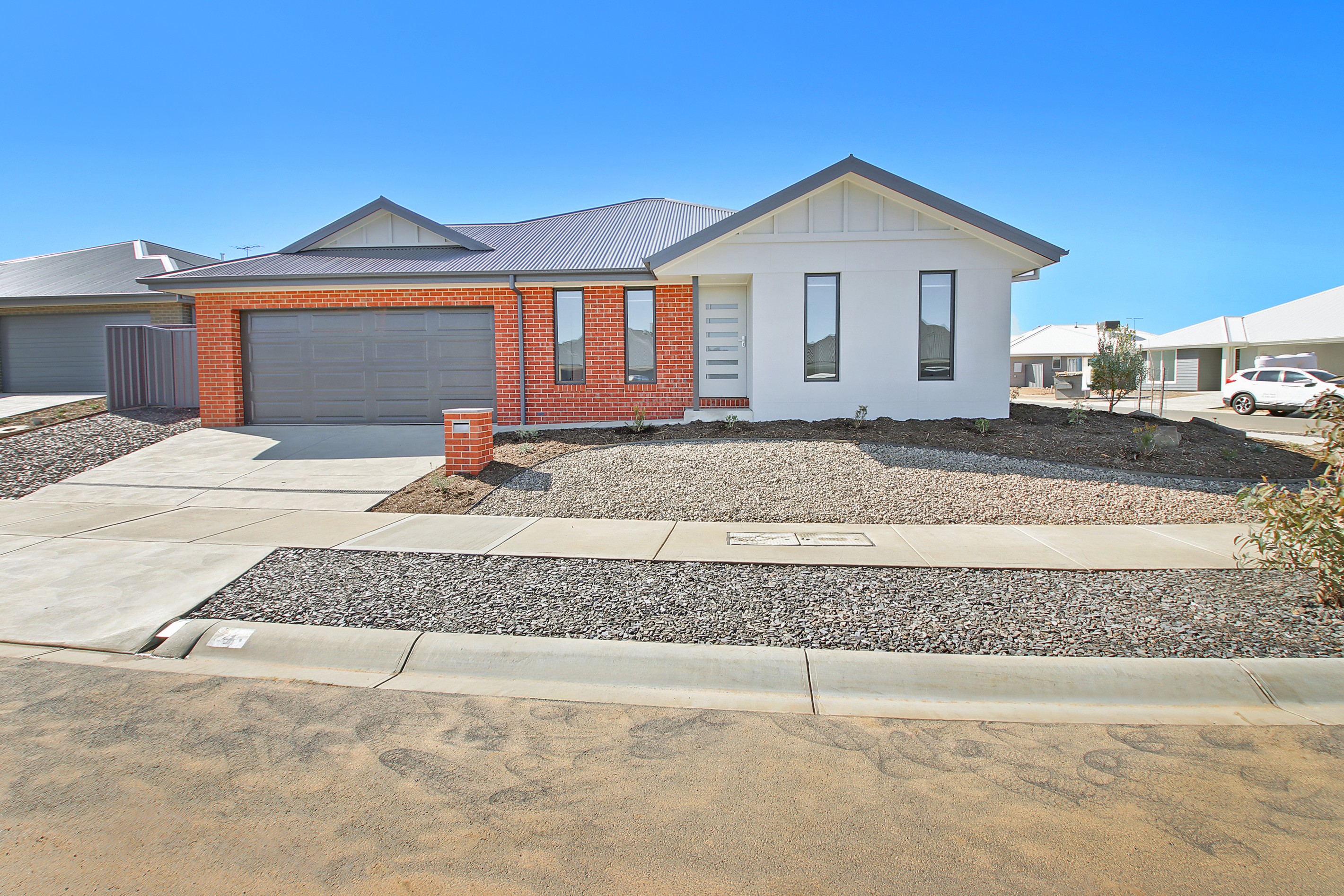 4 Bradford Drive, Thurgoona, NSW 2640