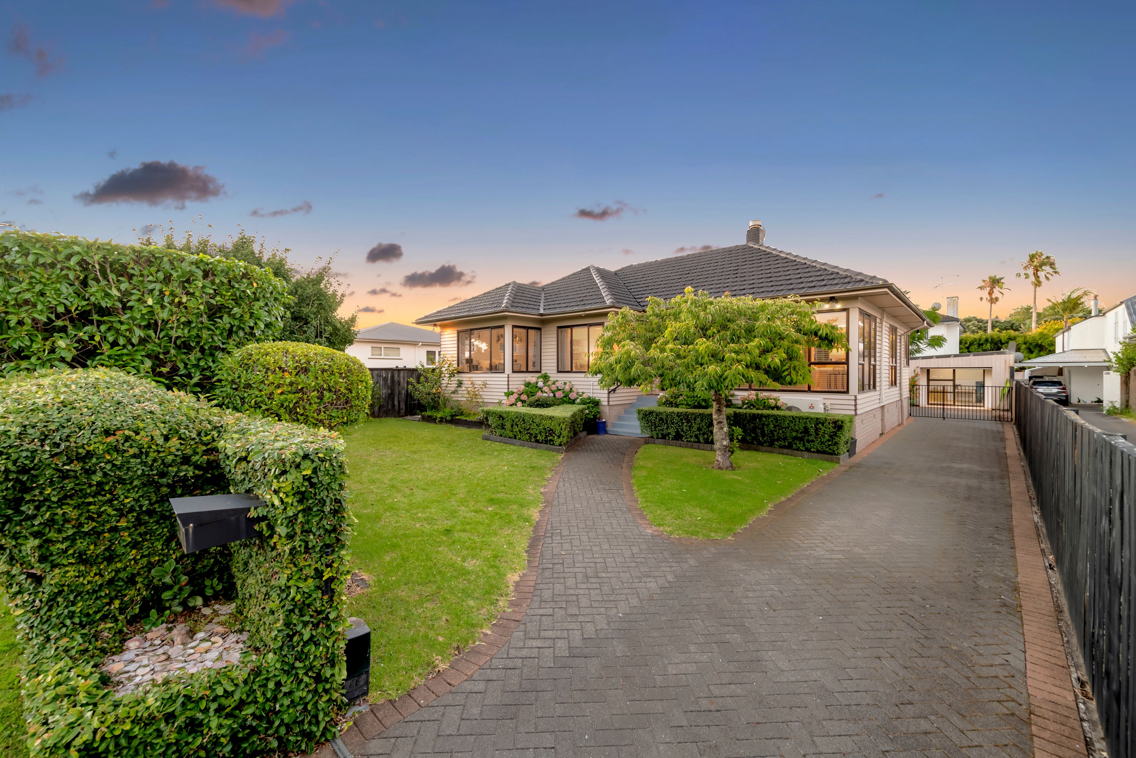 17 Eastern Beach Road, Eastern Beach, Manukau City