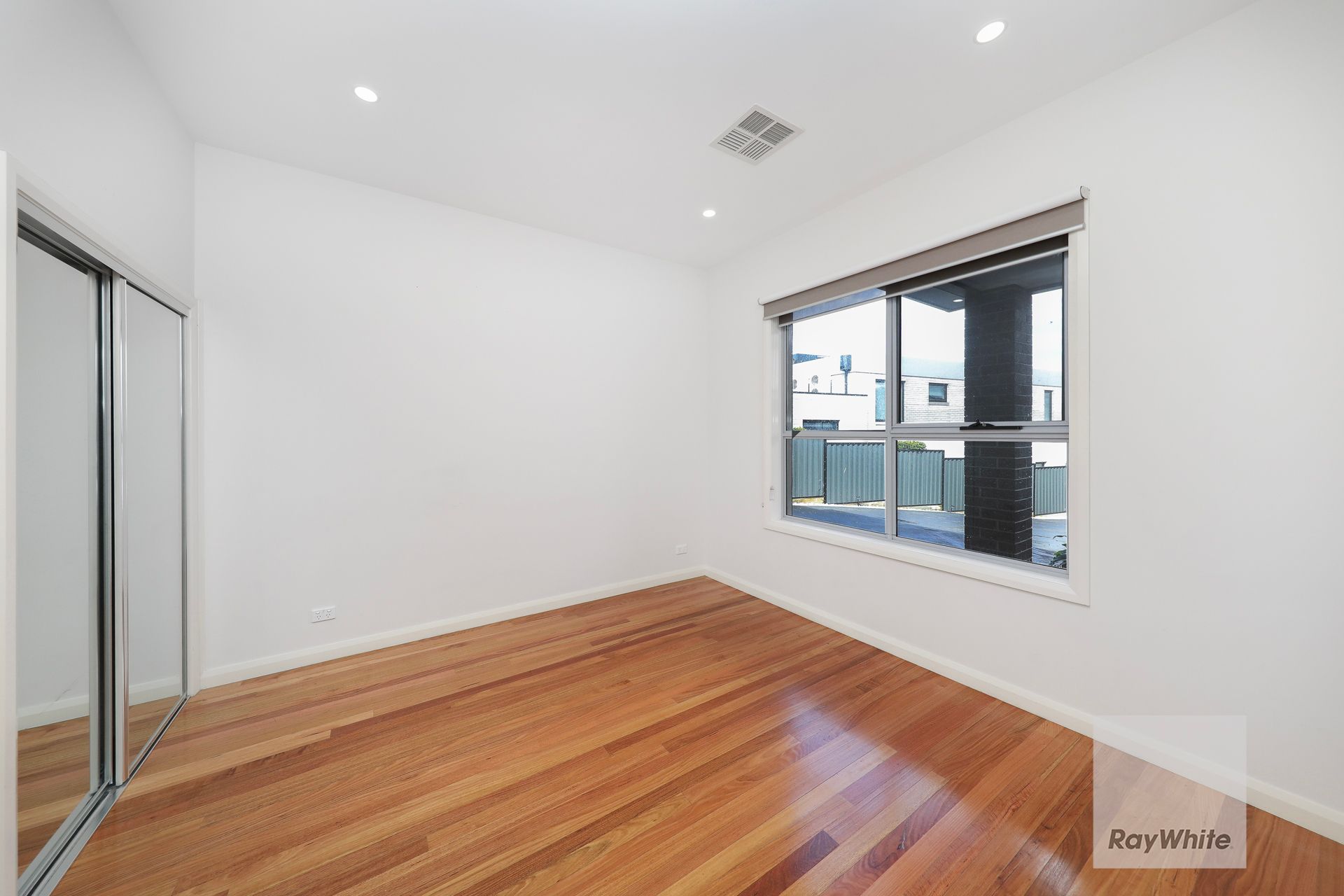 3/44 Trumpington Terrace — photo 5 of 14