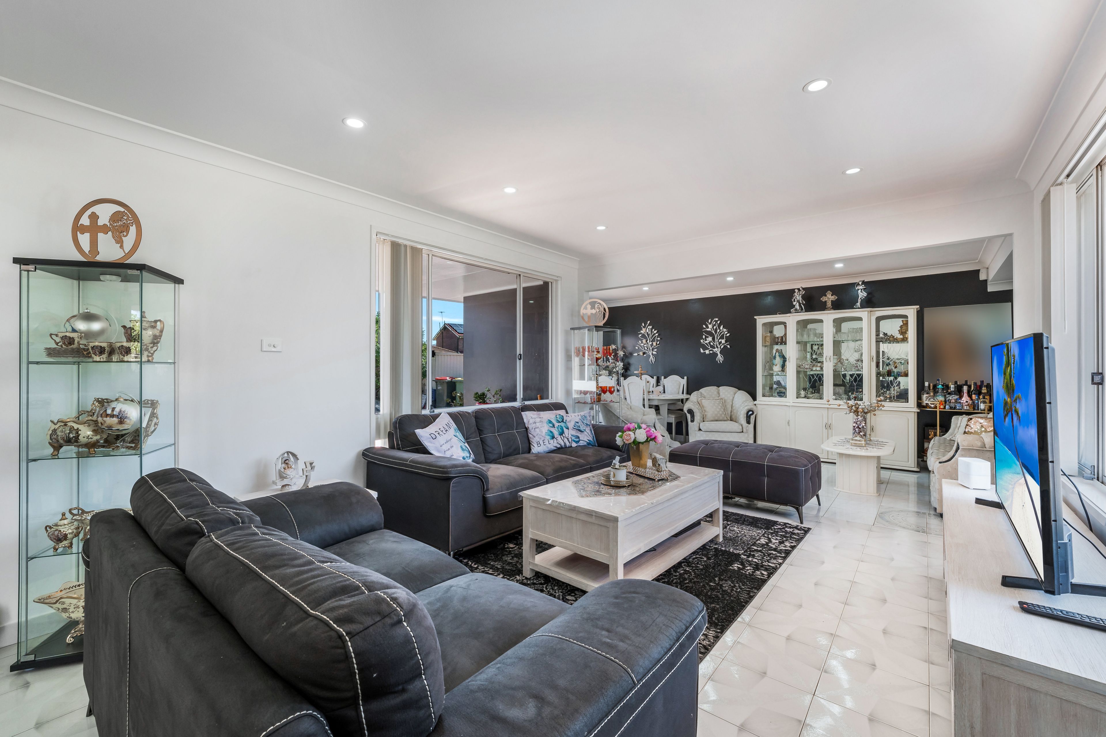 14 Moffitt Crescent, Edensor Park, NSW 2176