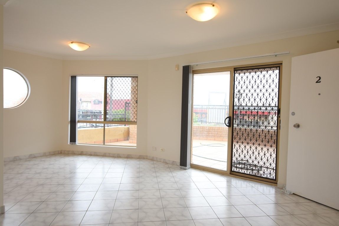 2/15 SOUTH Terrace, Punchbowl, NSW 2196