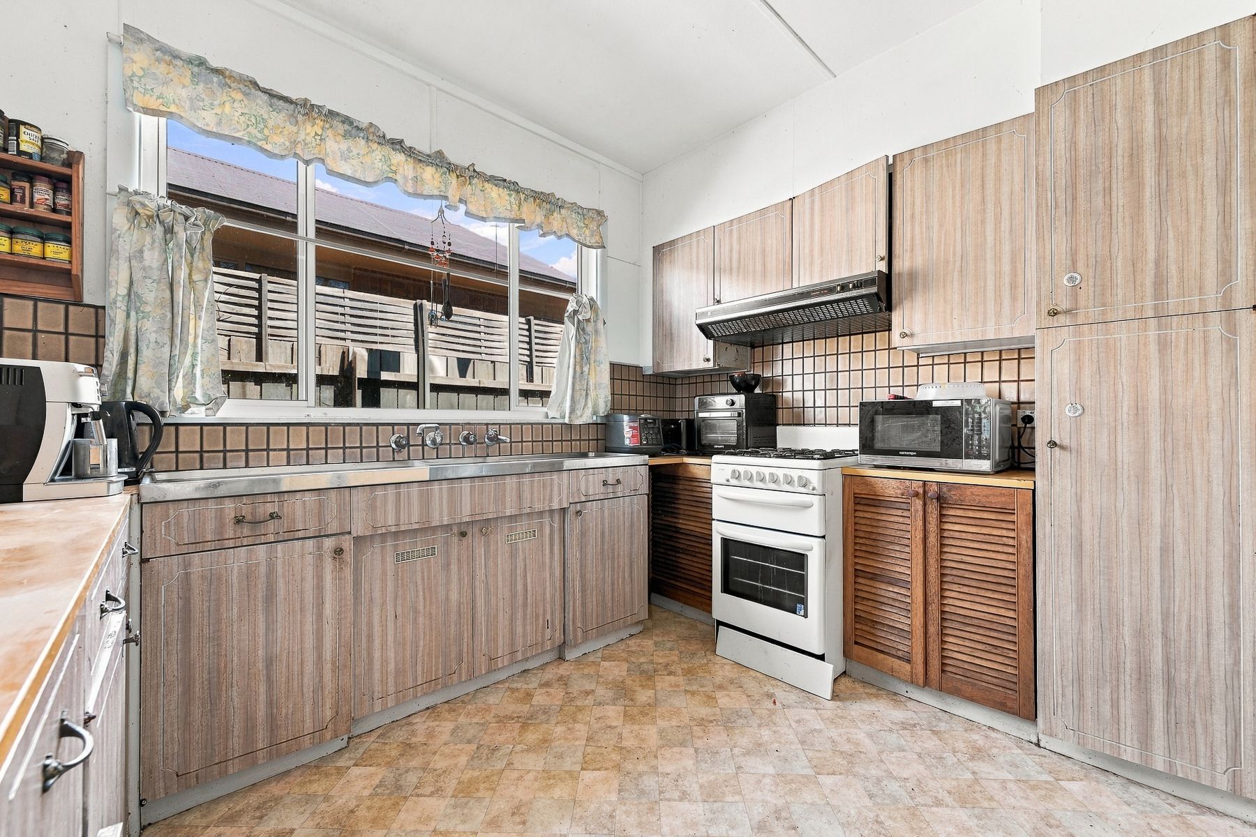 103 Bayview Avenue — photo 4 of 14