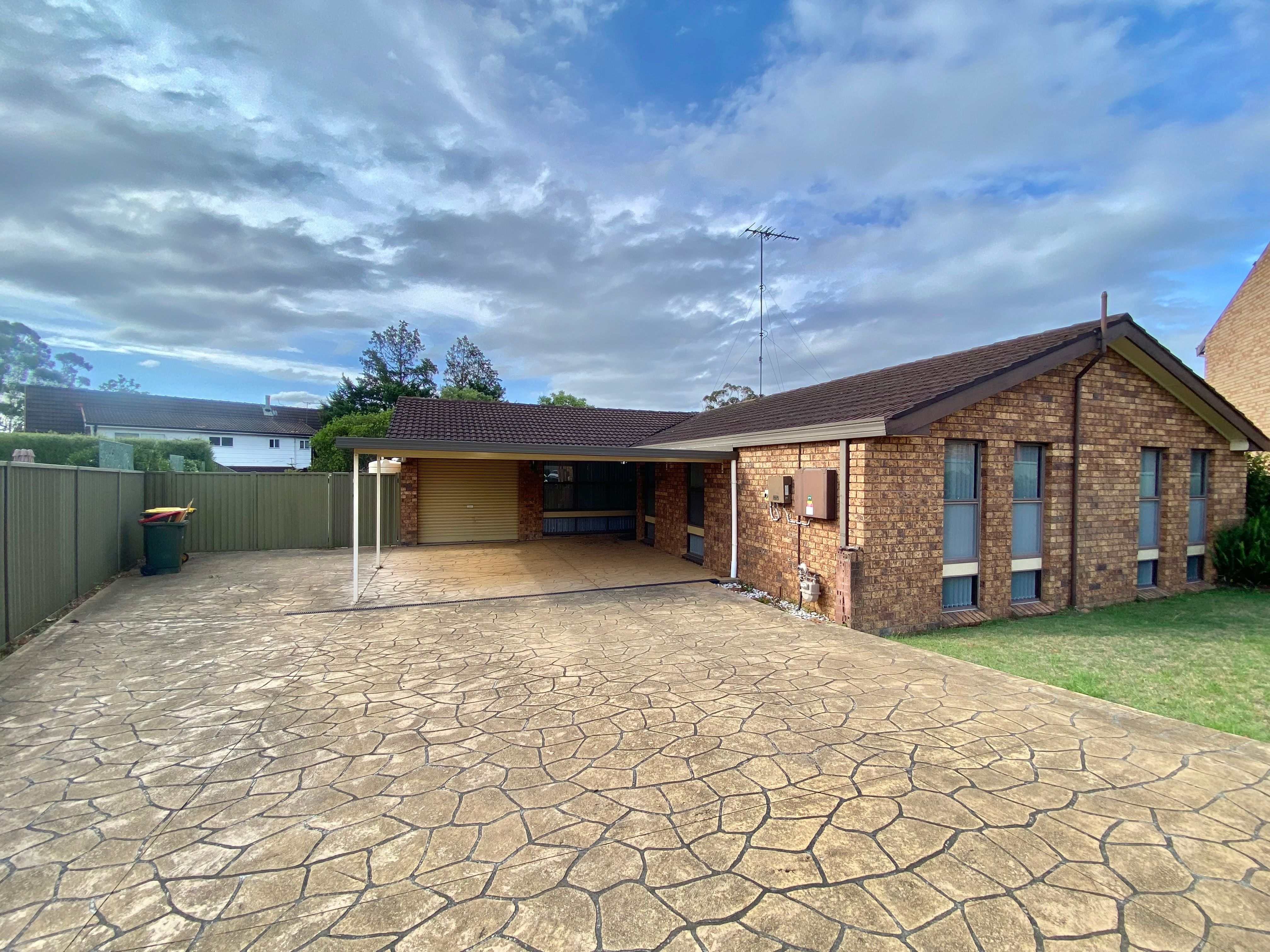 5 Giles Crescent, Ruse, NSW 2560