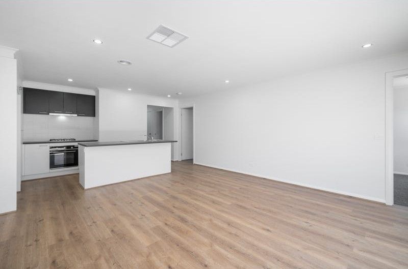 76 Willoby Drive — photo 3 of 9