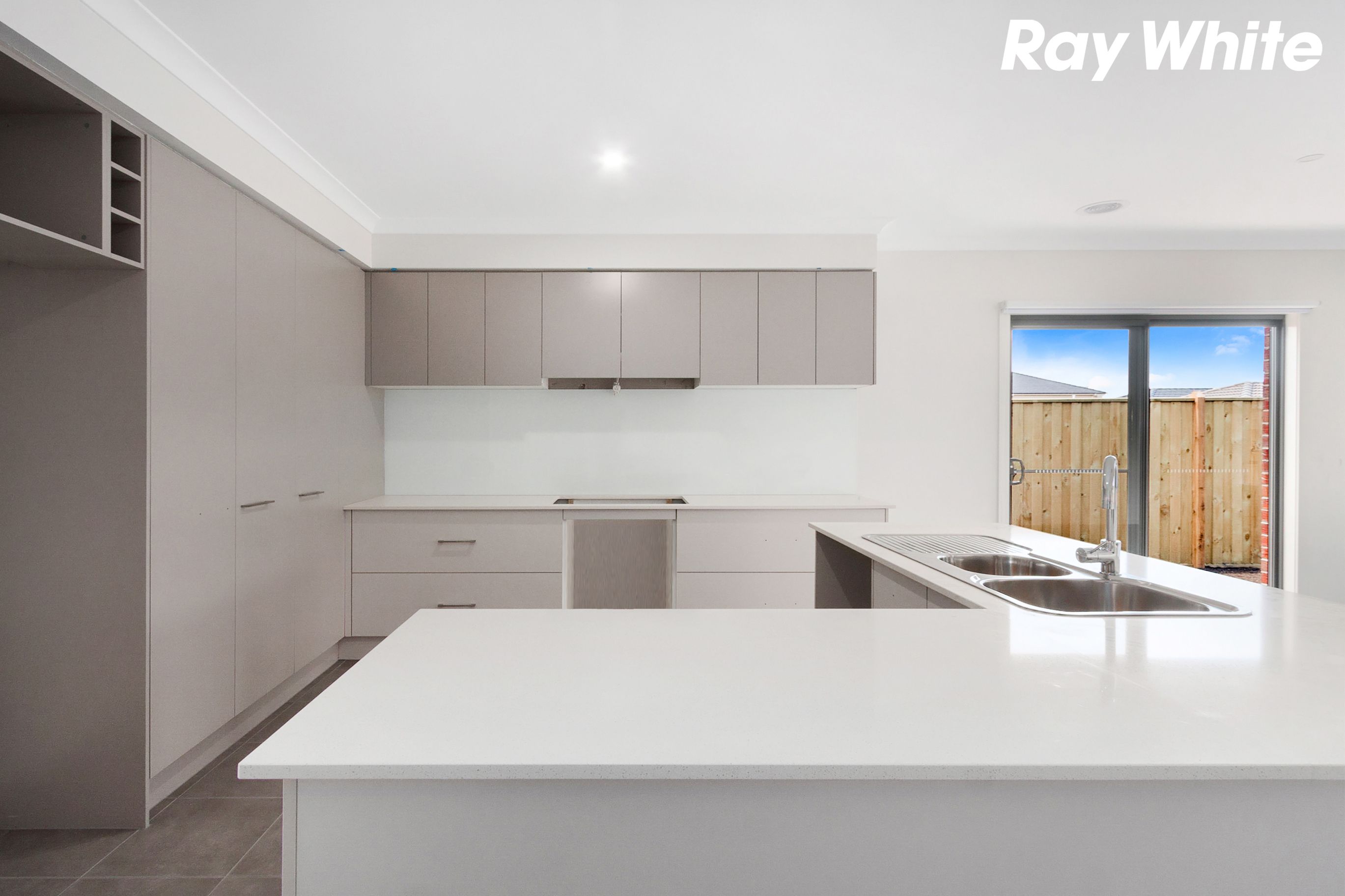 15 Fairywren Street, PAKENHAM, VIC 3810