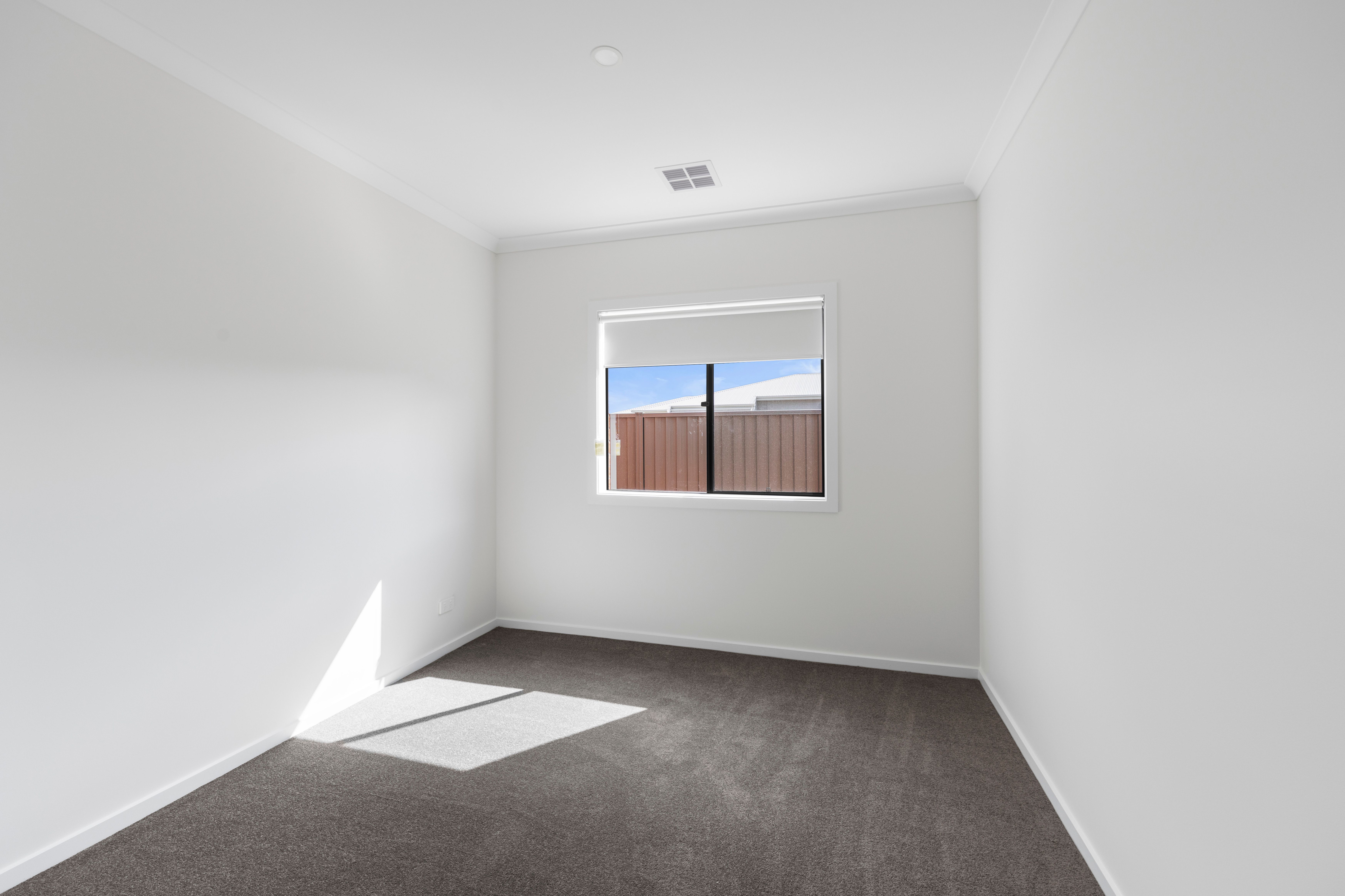46 Hutchinson Drive — photo 6 of 8