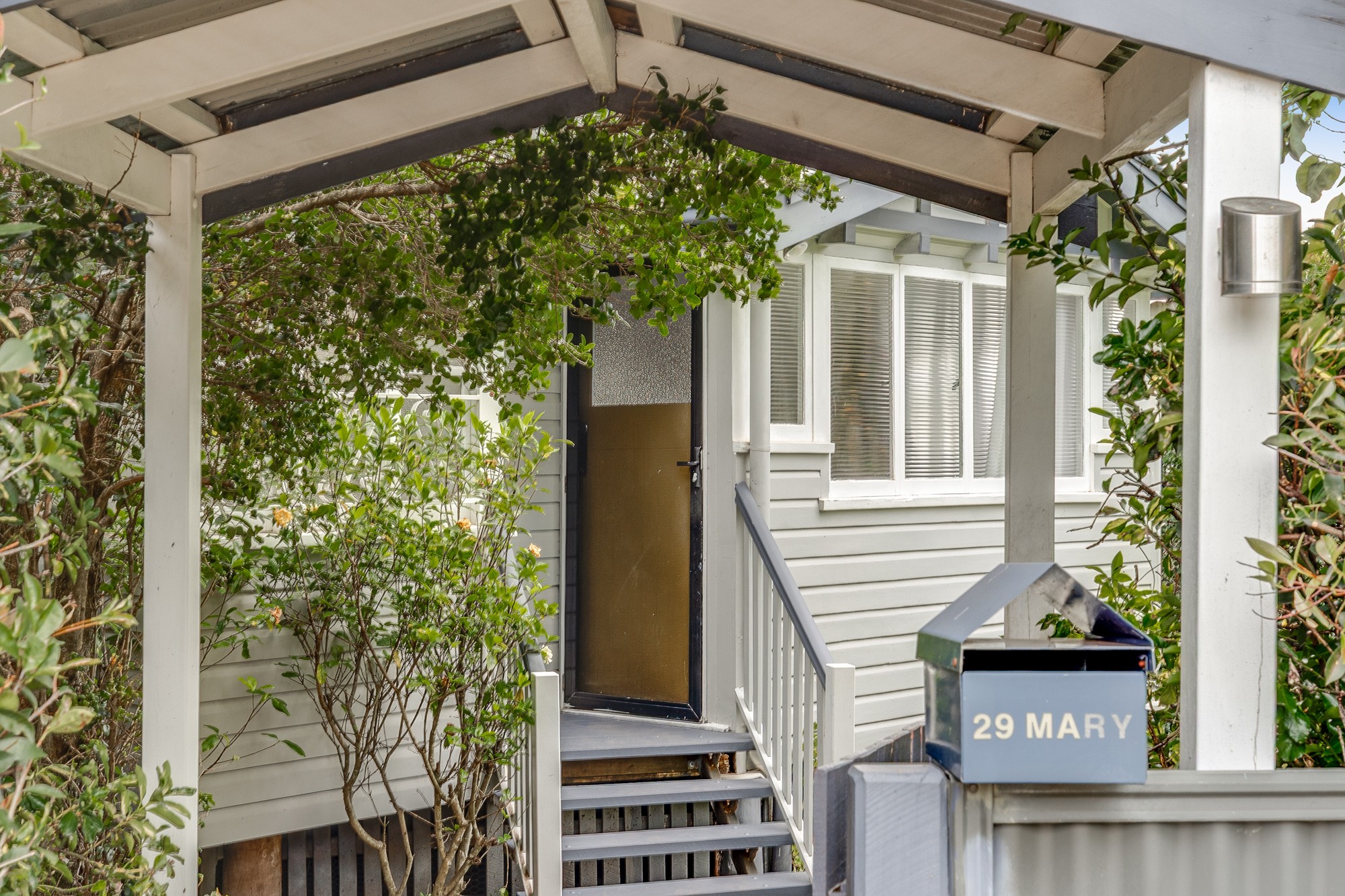 29 Mary Street, Mount Lofty, QLD 4350