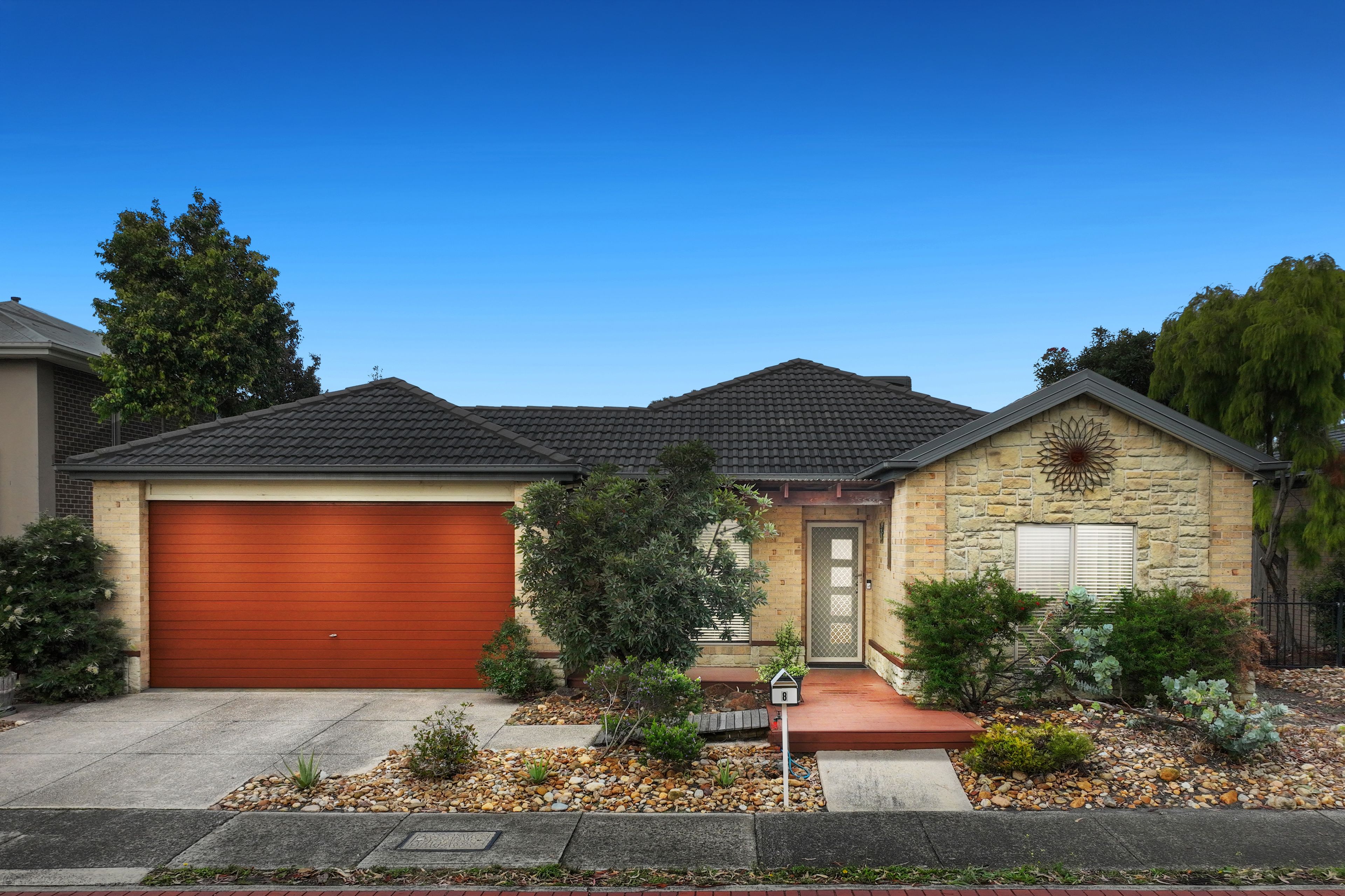 8 Harpenden Terrace, Cranbourne VIC 3977