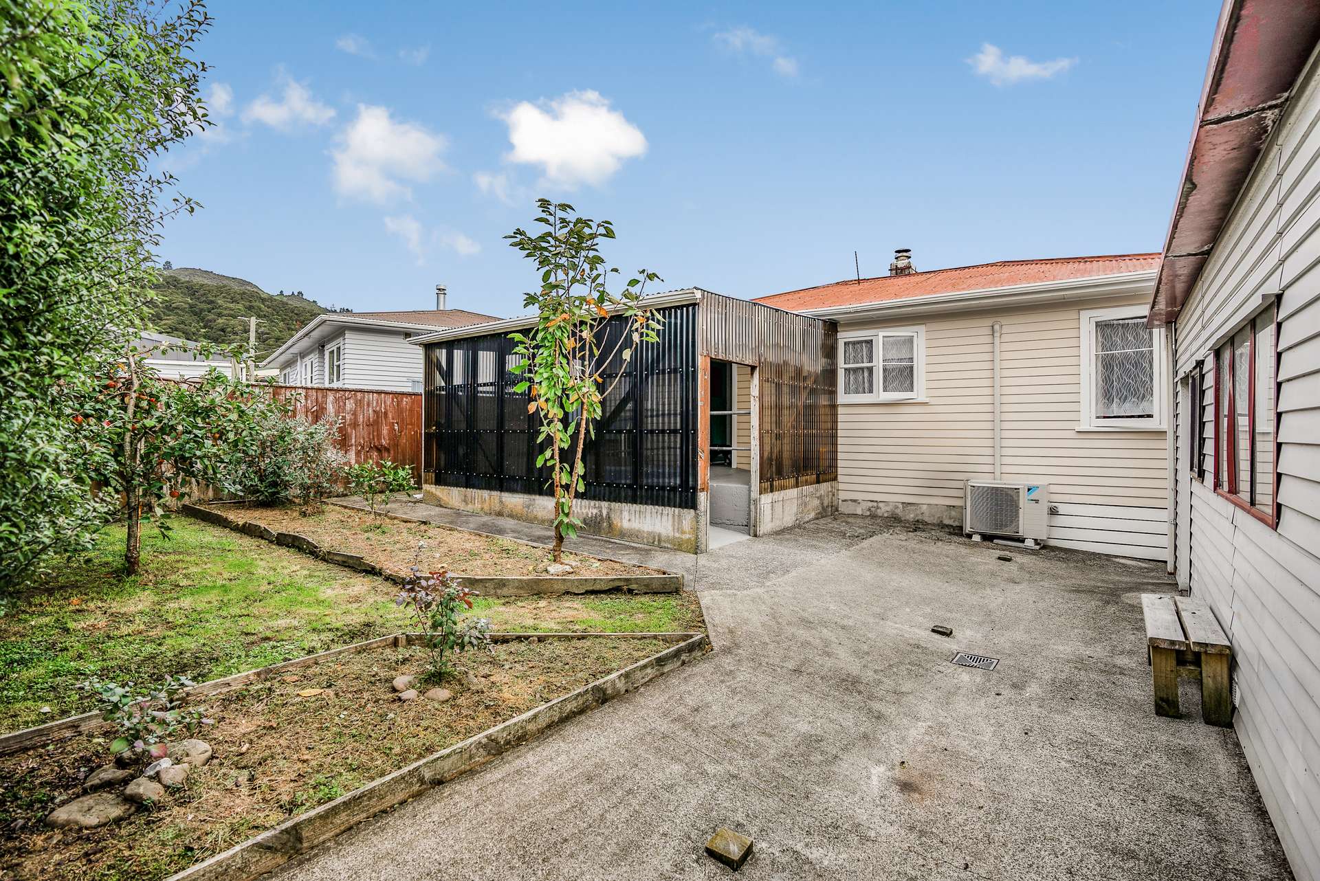 64 Russell Road photo 12