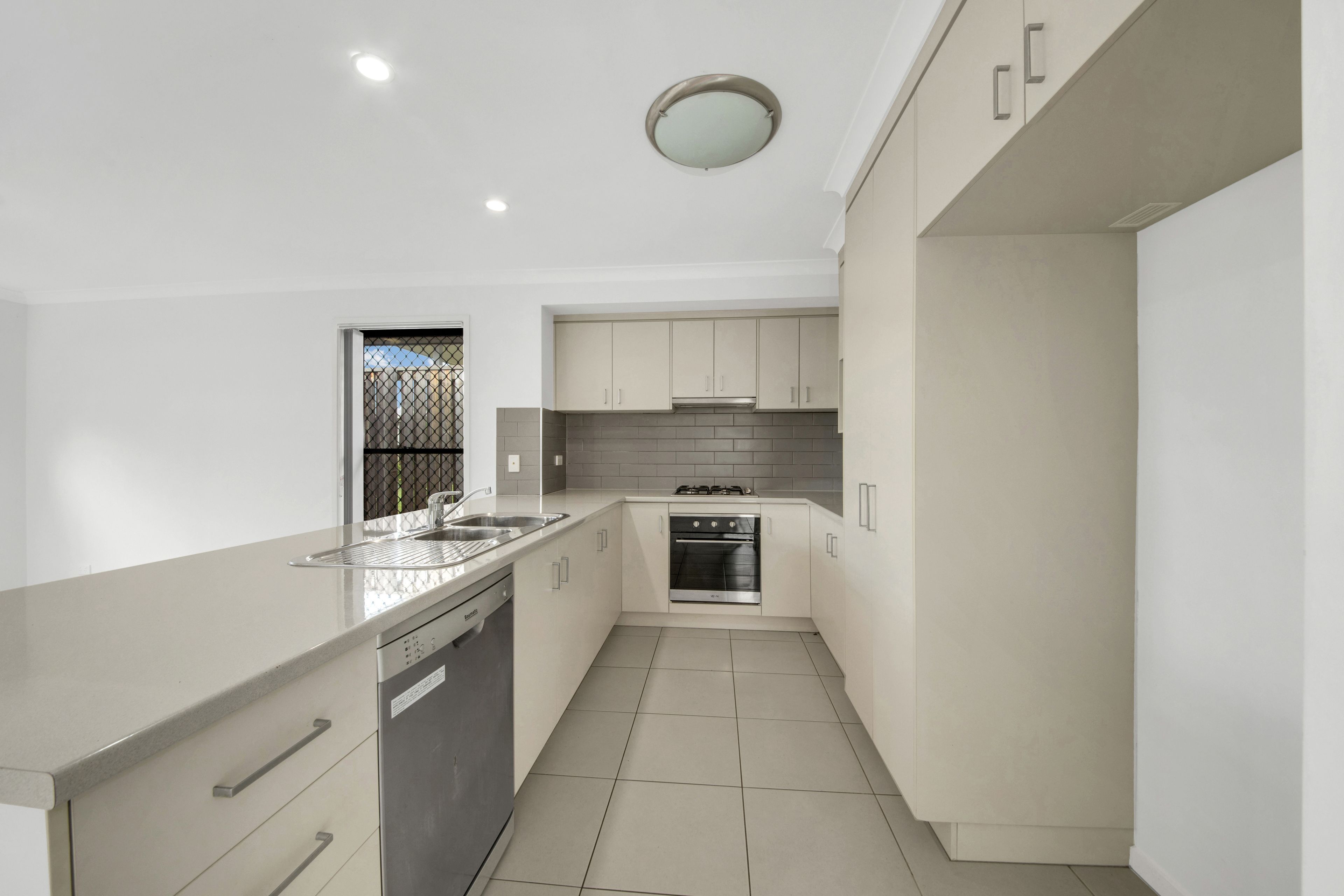 15 Valhalla Street, Clinton, QLD 4680