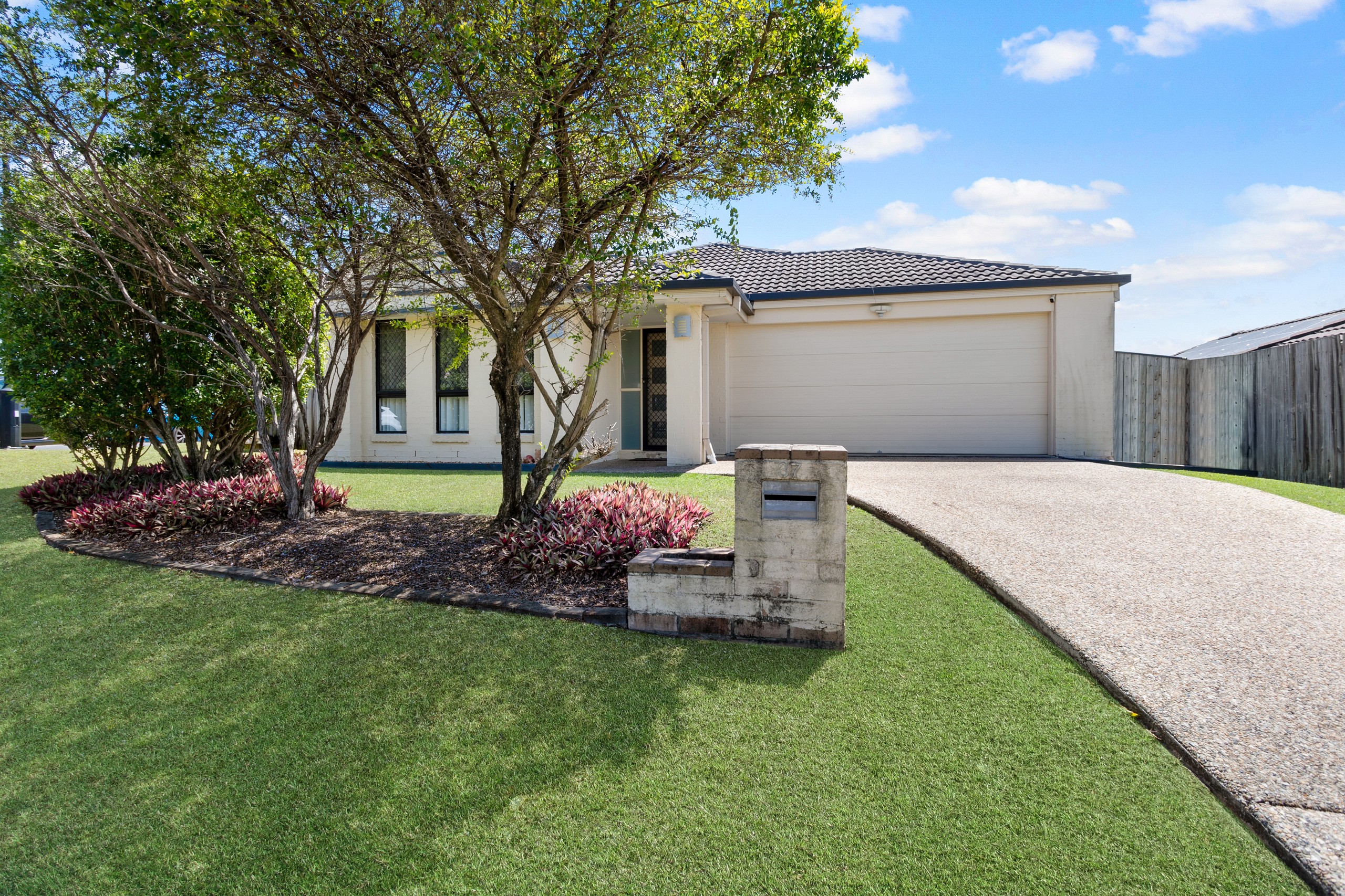37 Severn Crescent, North Lakes, QLD 4509