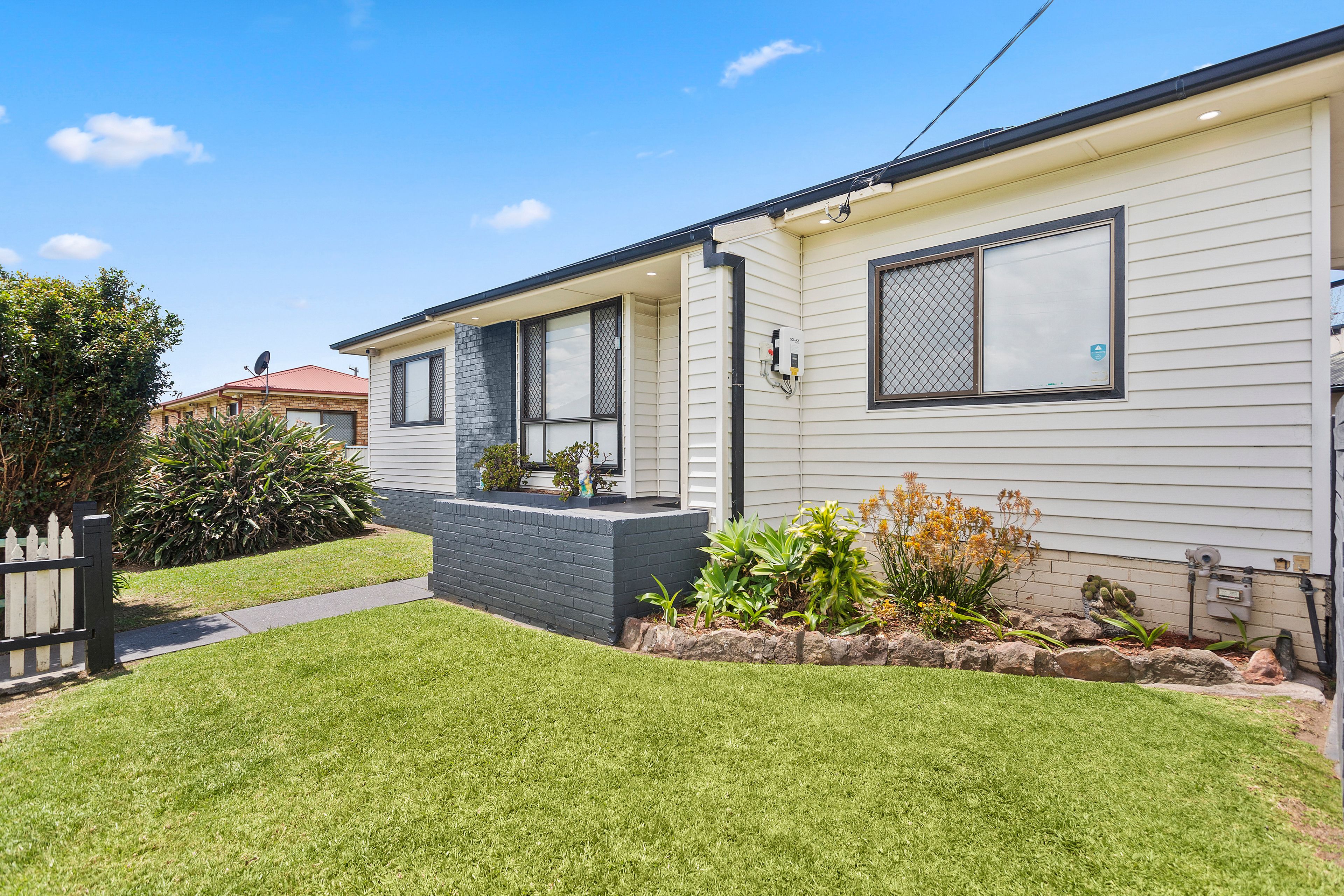 9 Staff Road, Unanderra NSW 2526