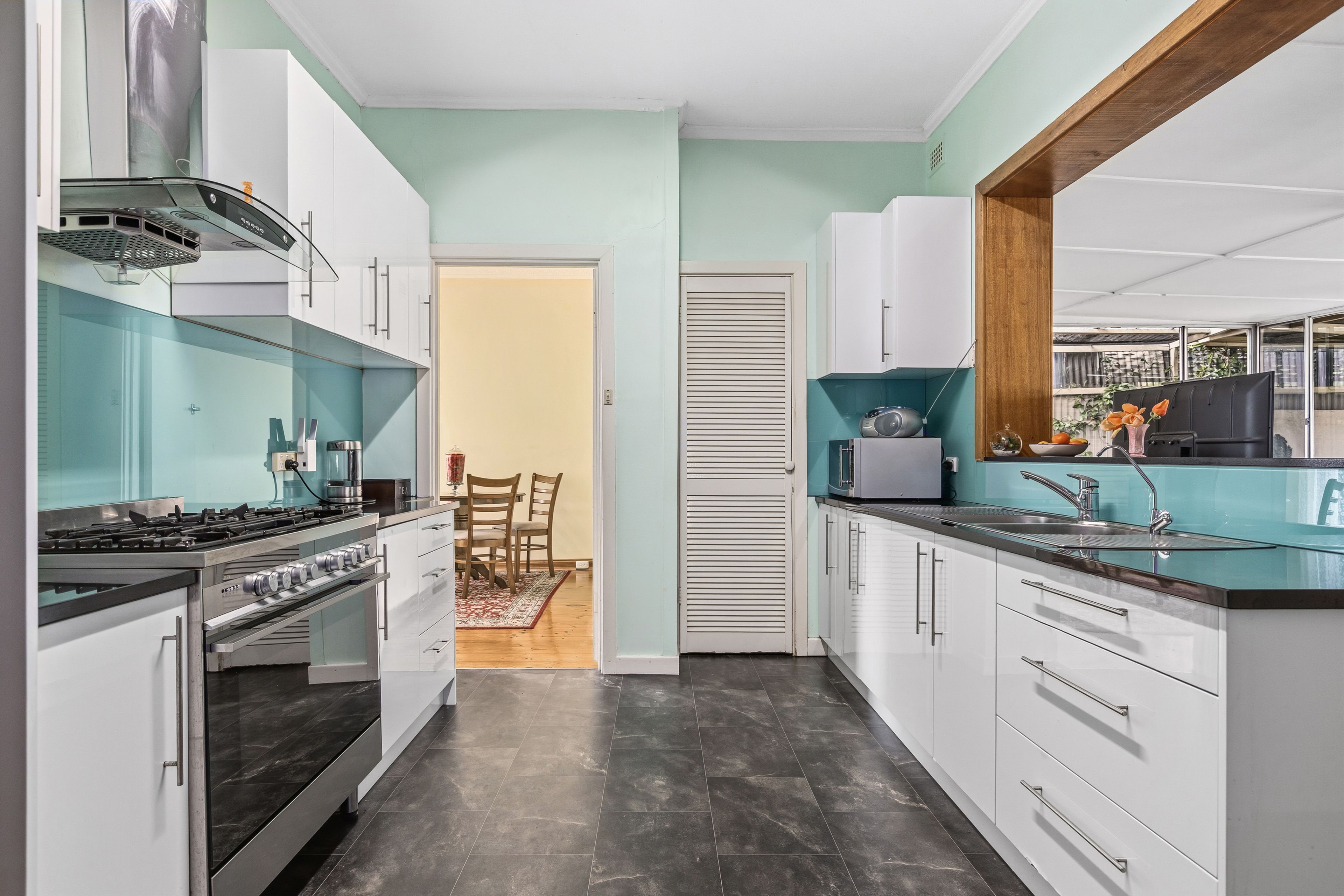 4 Maud Street — photo 8 of 15