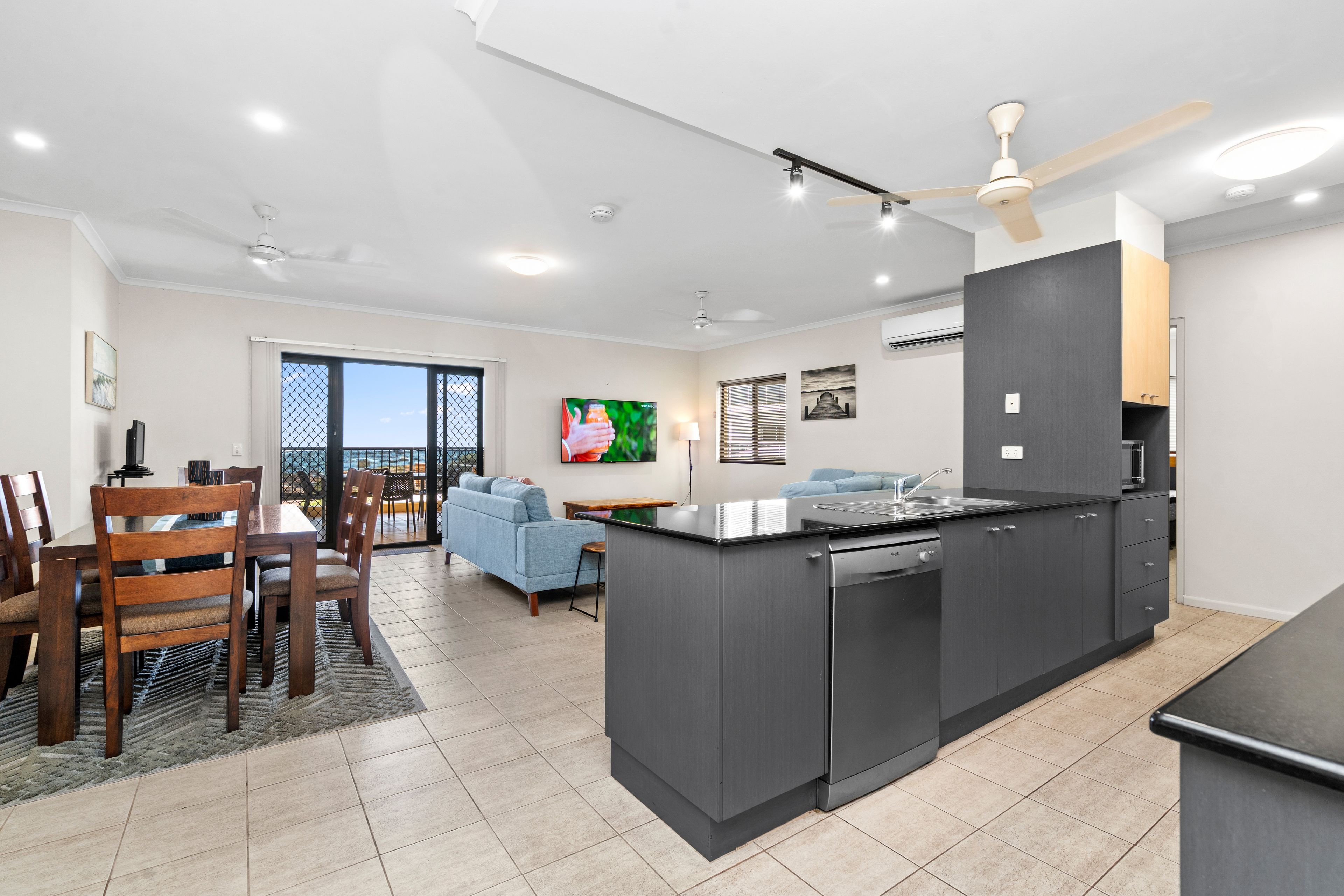77/9 Carey Street — photo from Ray White Bayside