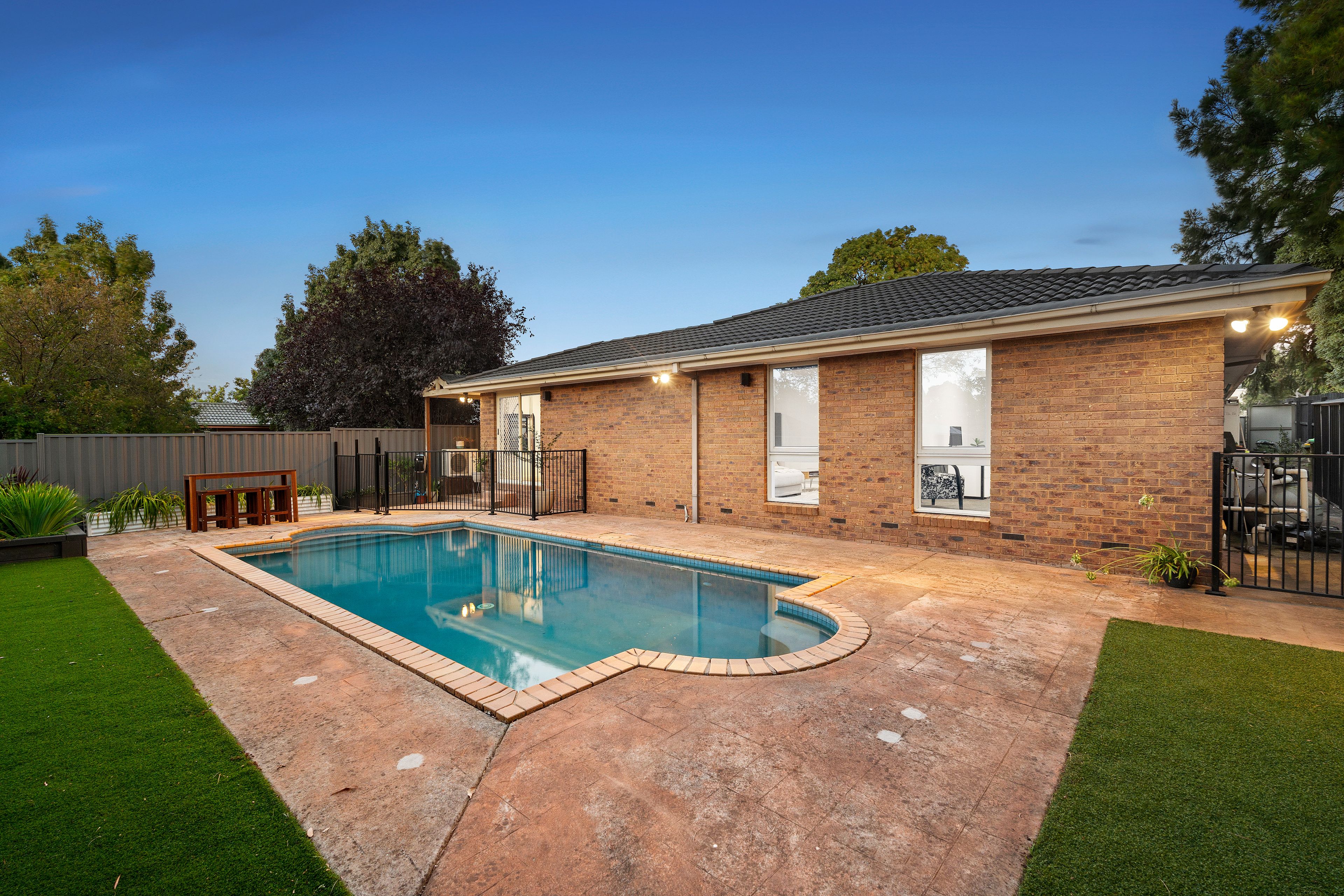 2 Metcalf Crescent, Rowville, VIC 3178