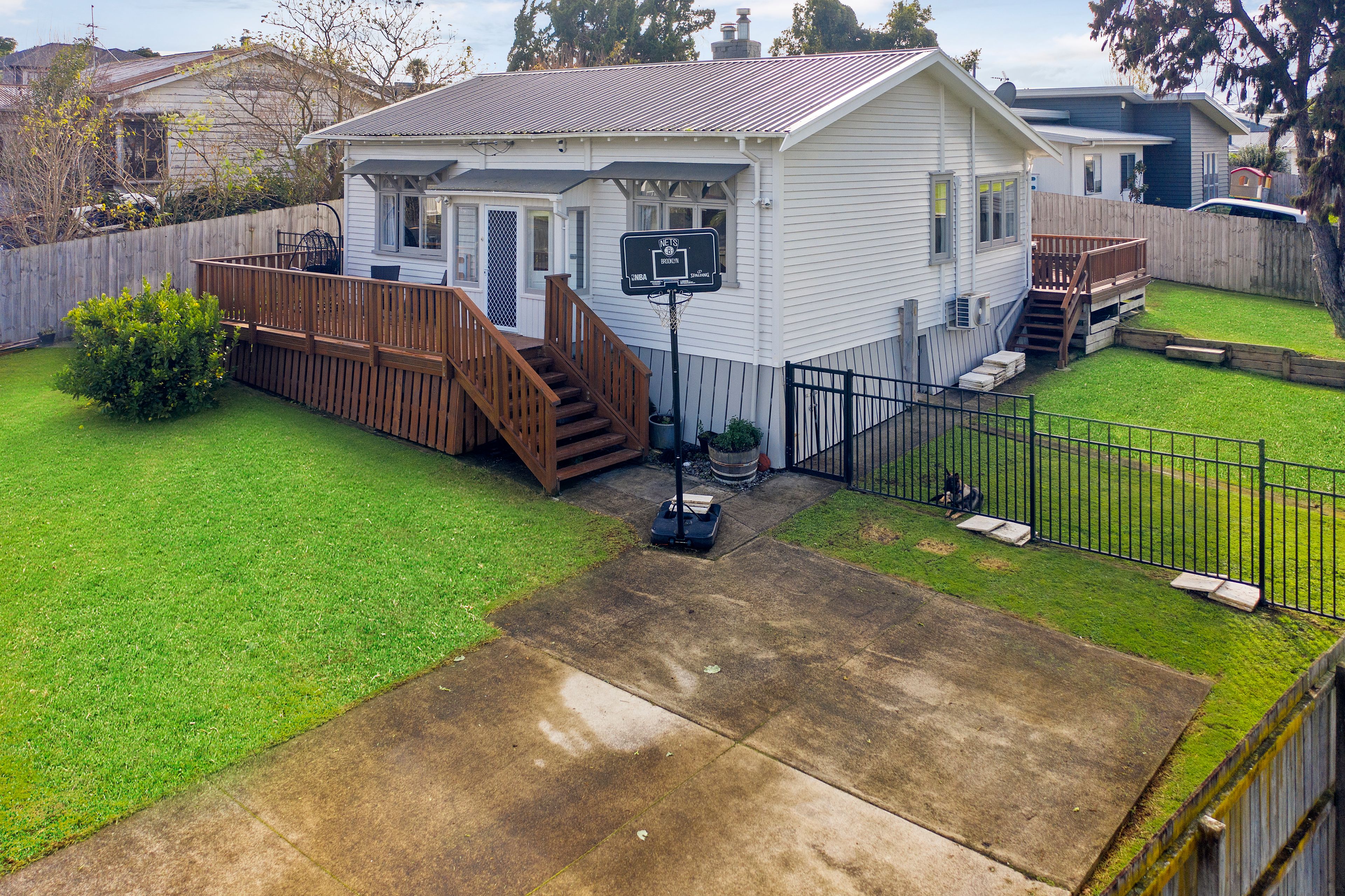 1 Waiari Road, Conifer Grove, Manukau City