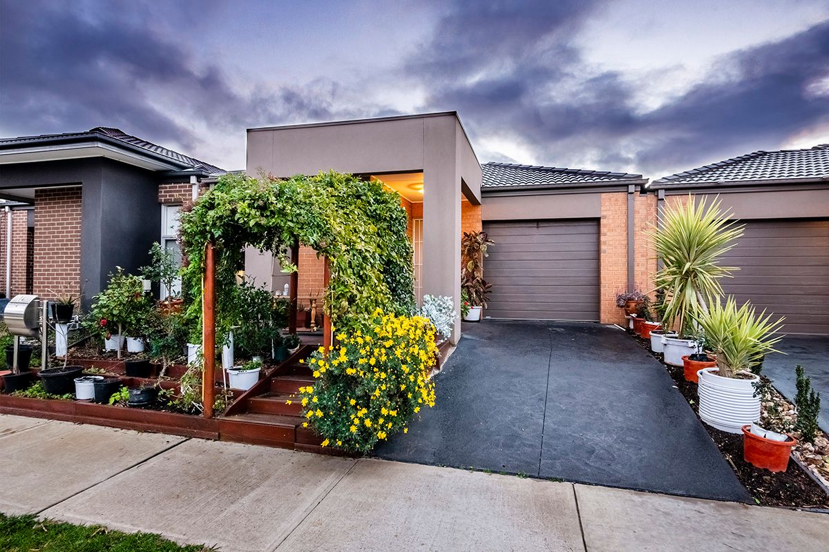 14 Pleven Rise, Clyde North VIC 3978
