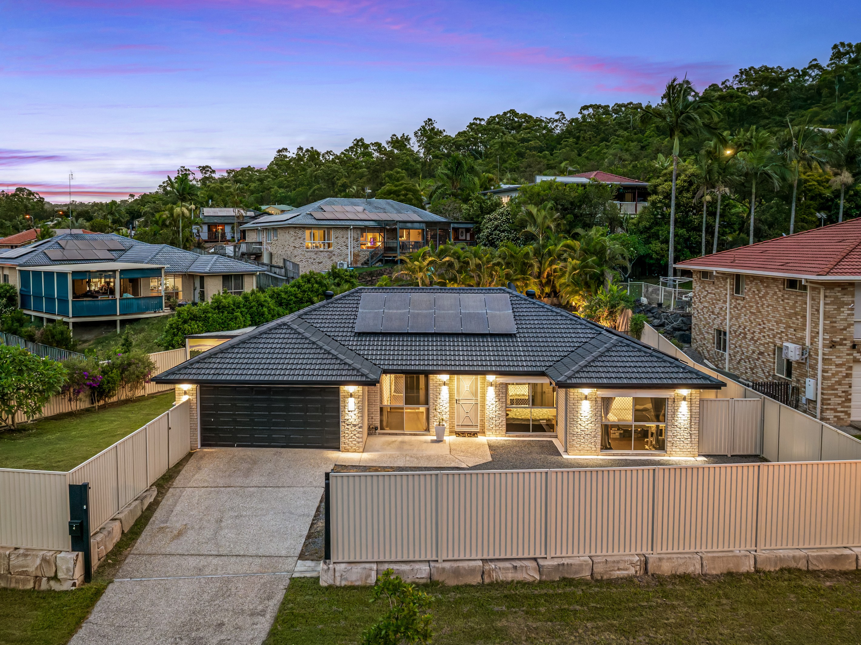 4 Rarotonga Rise, Pacific Pines, QLD 4211