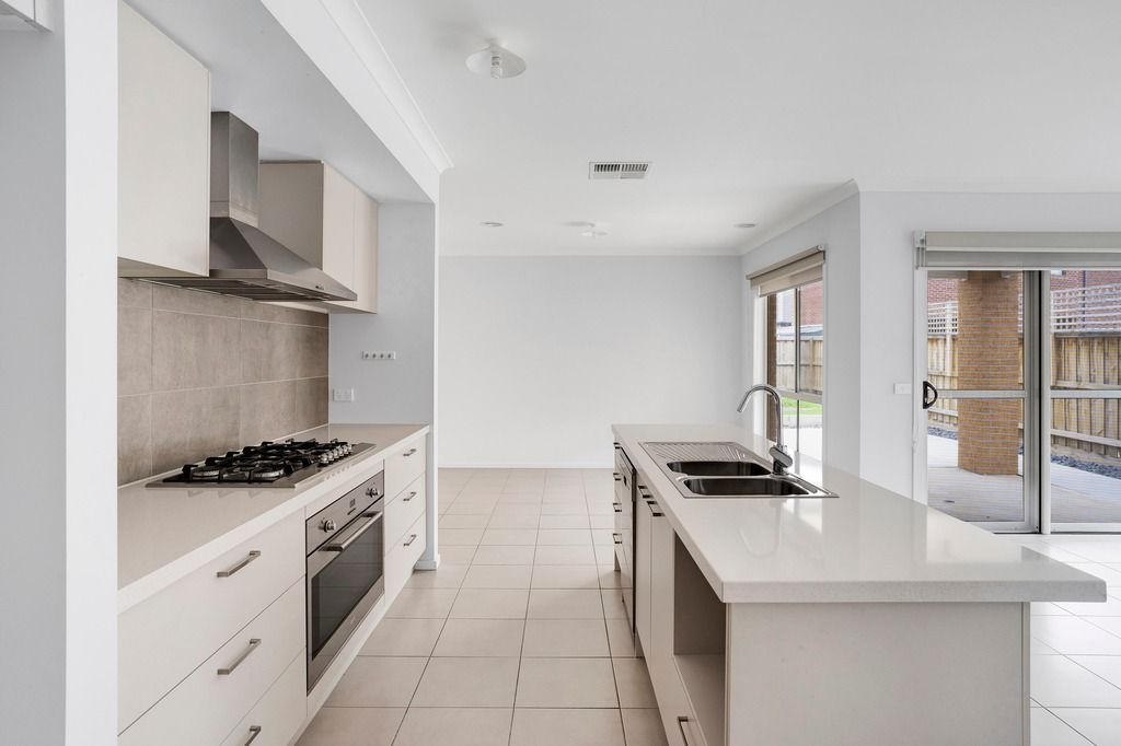 24 Pastille Road, Manor Lakes, VIC 3024