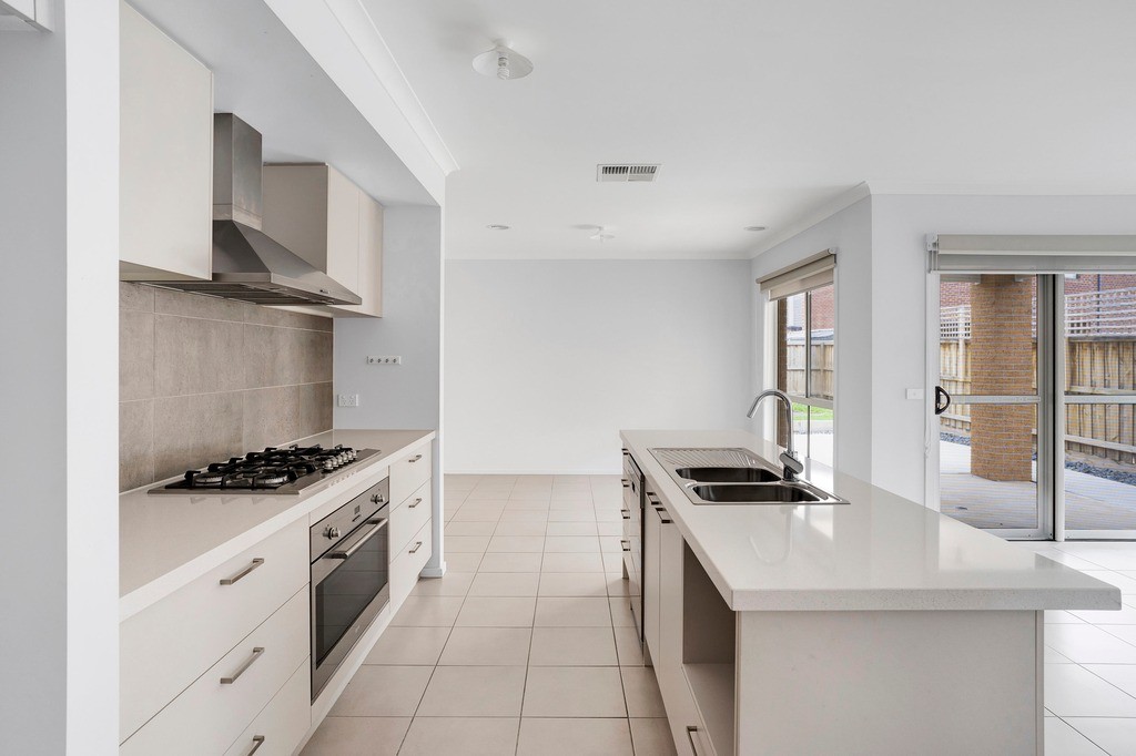 24 Pastille Road, Manor Lakes, VIC 3024