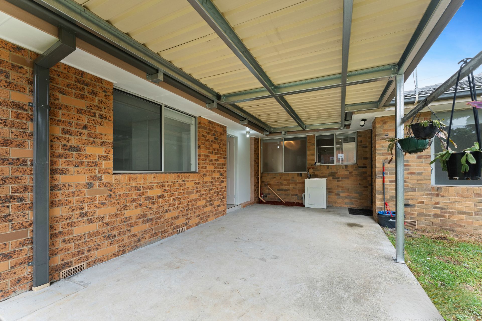 29 Whitehaven Crescent — photo 3 of 14
