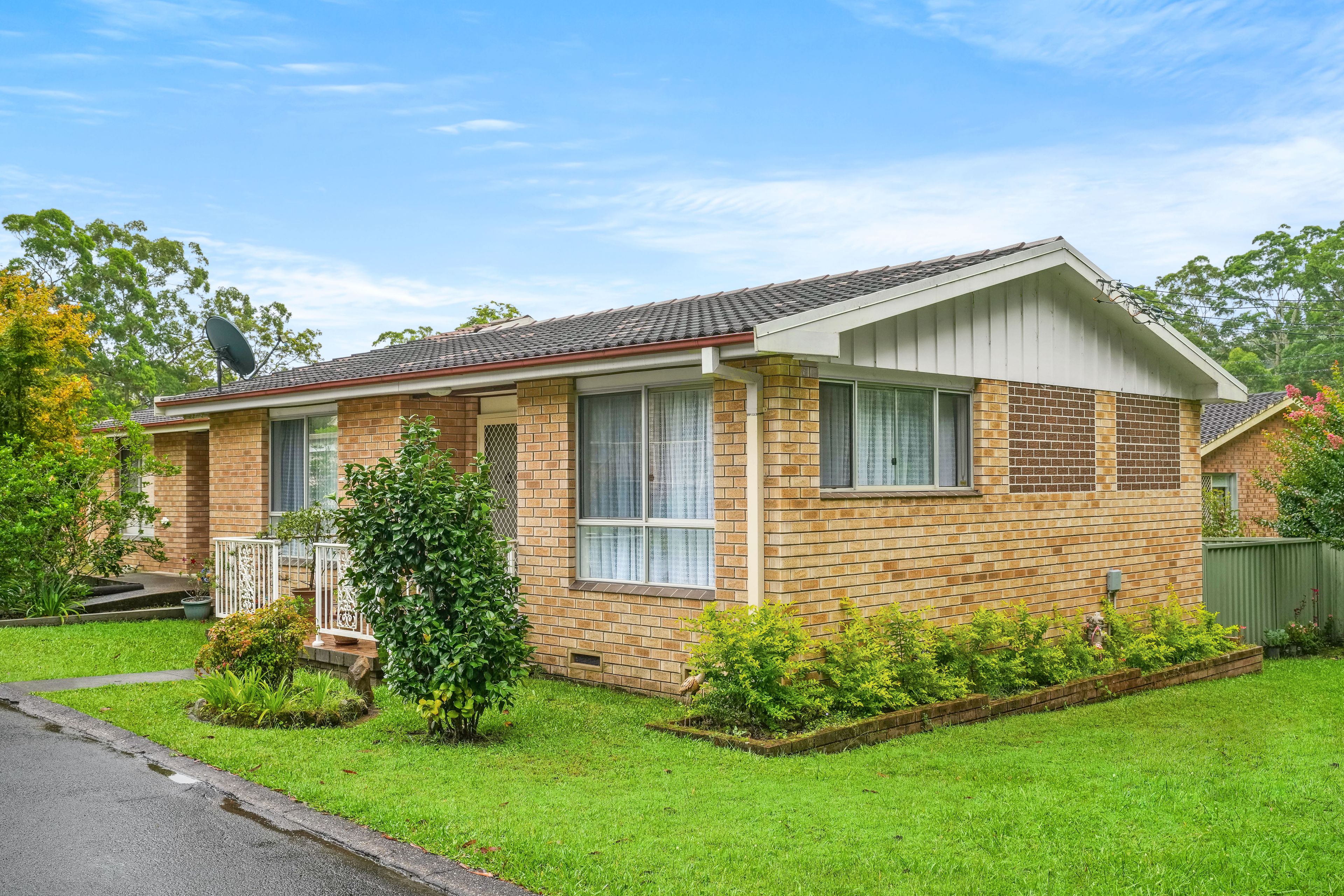 4 Kalawarra Road, Wyoming NSW 2250
