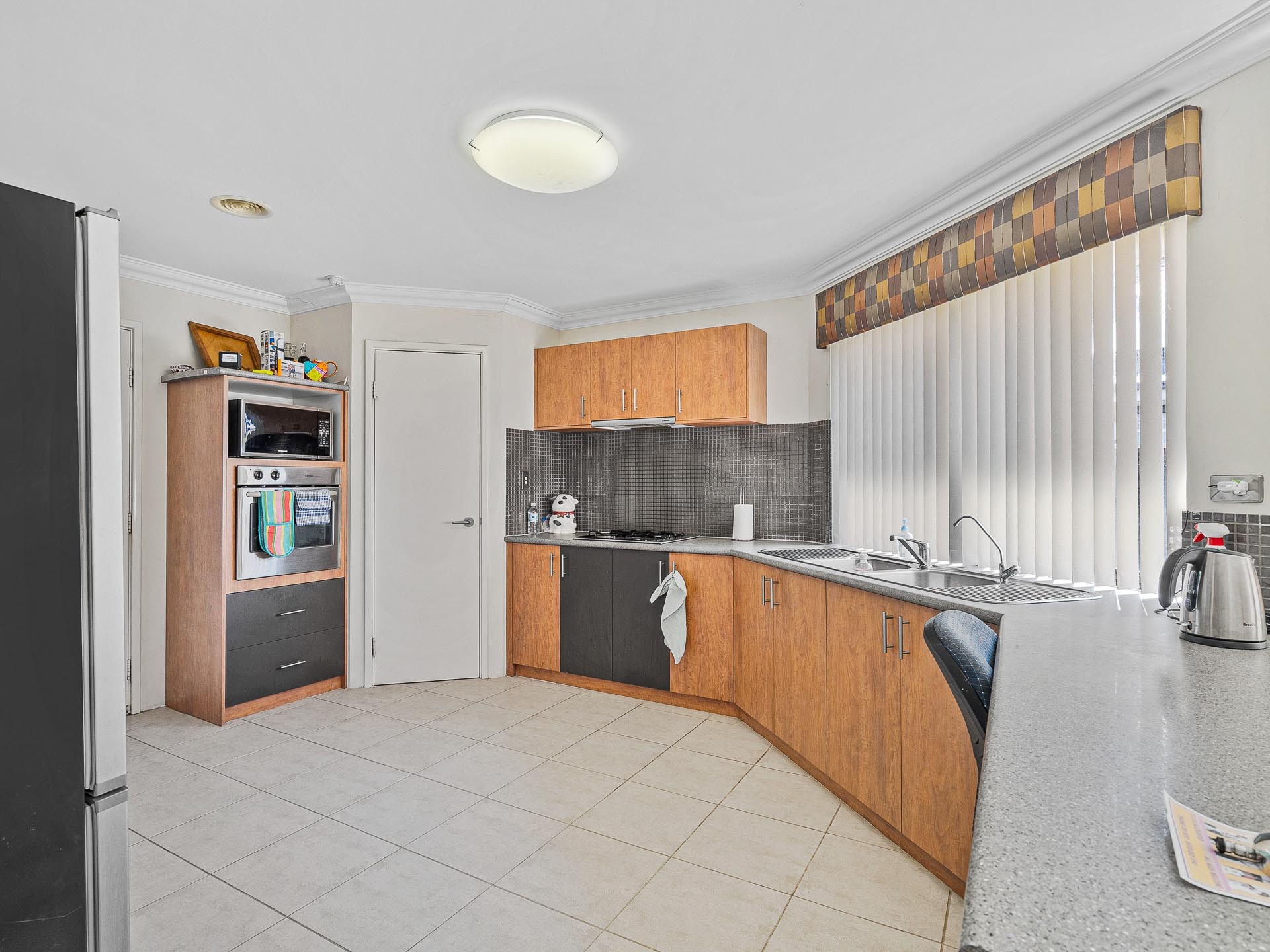 8 Dalona Parkway, Lakelands, WA 6180